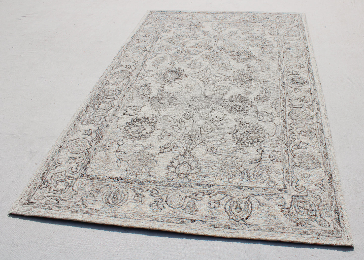 Legend Traditional Ivory/Natural Oriental Low Pile Rug