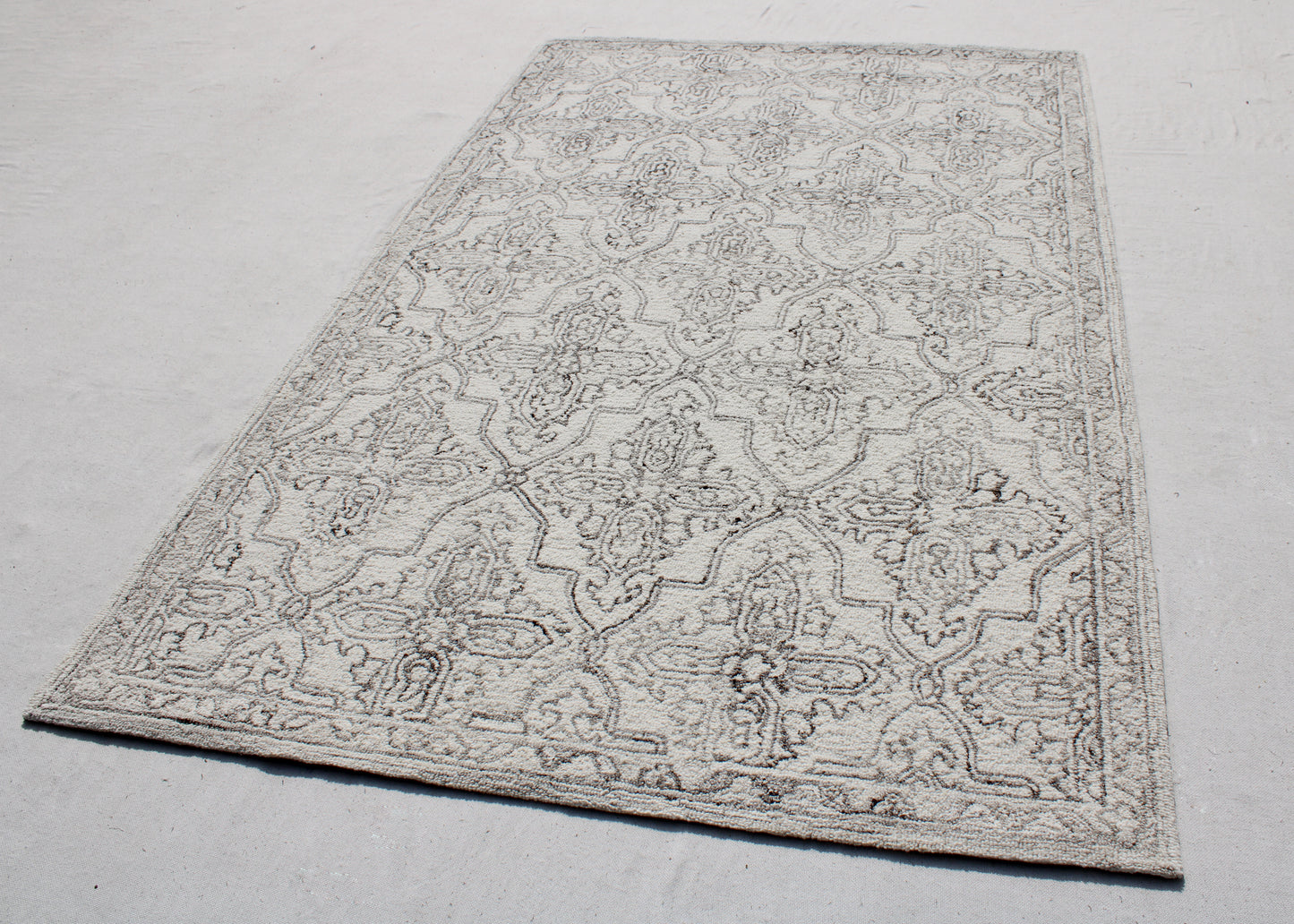 Legend Traditional Ivory/Natural Oriental Low Pile Rug