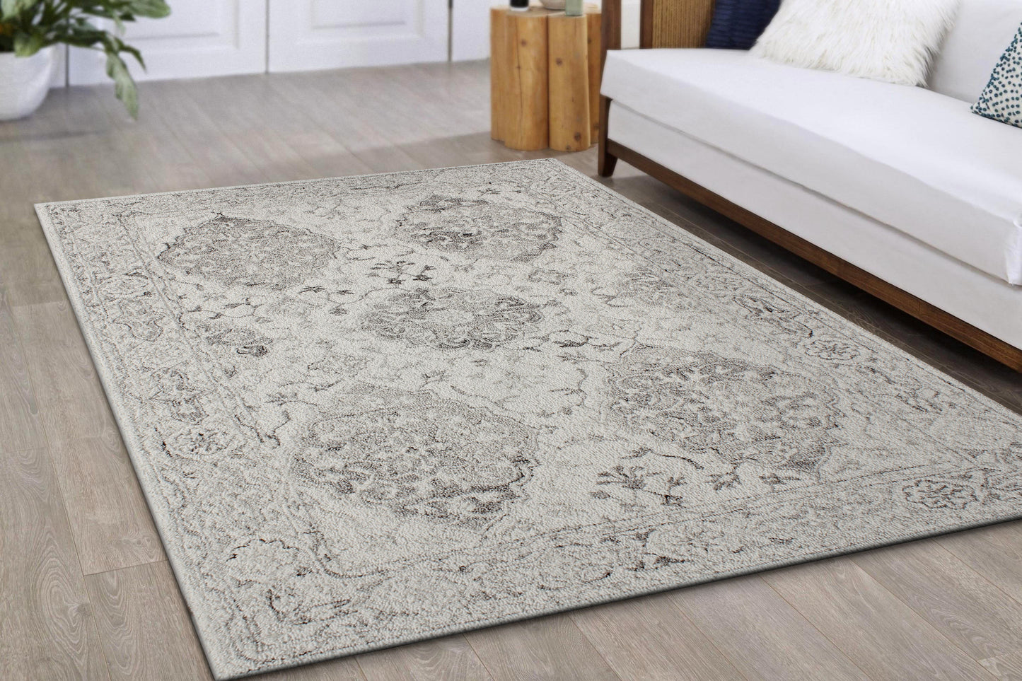 Legend Traditional Ivory/Natural Oriental Low Pile Rug
