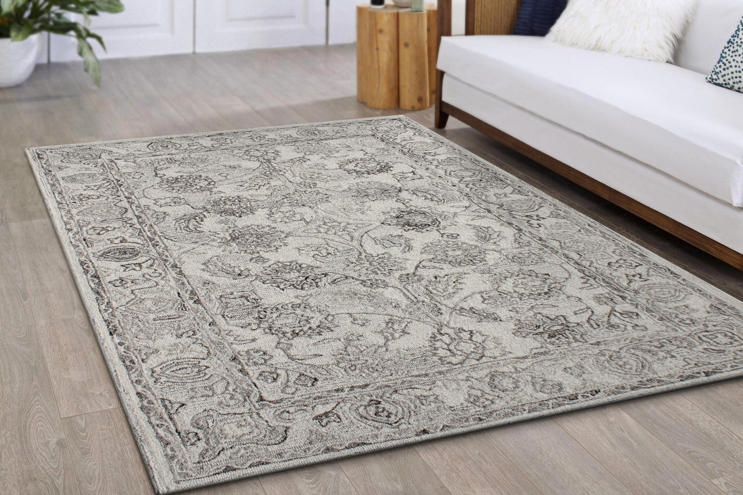 Legend Traditional Ivory/Natural Oriental Low Pile Rug