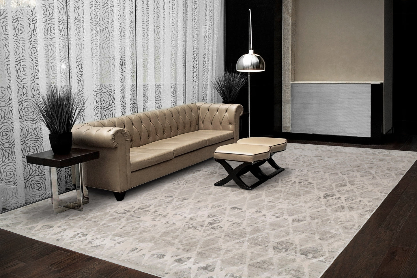 Quartz Traditional Ivory/Silver Distressed Medium Pile Rug