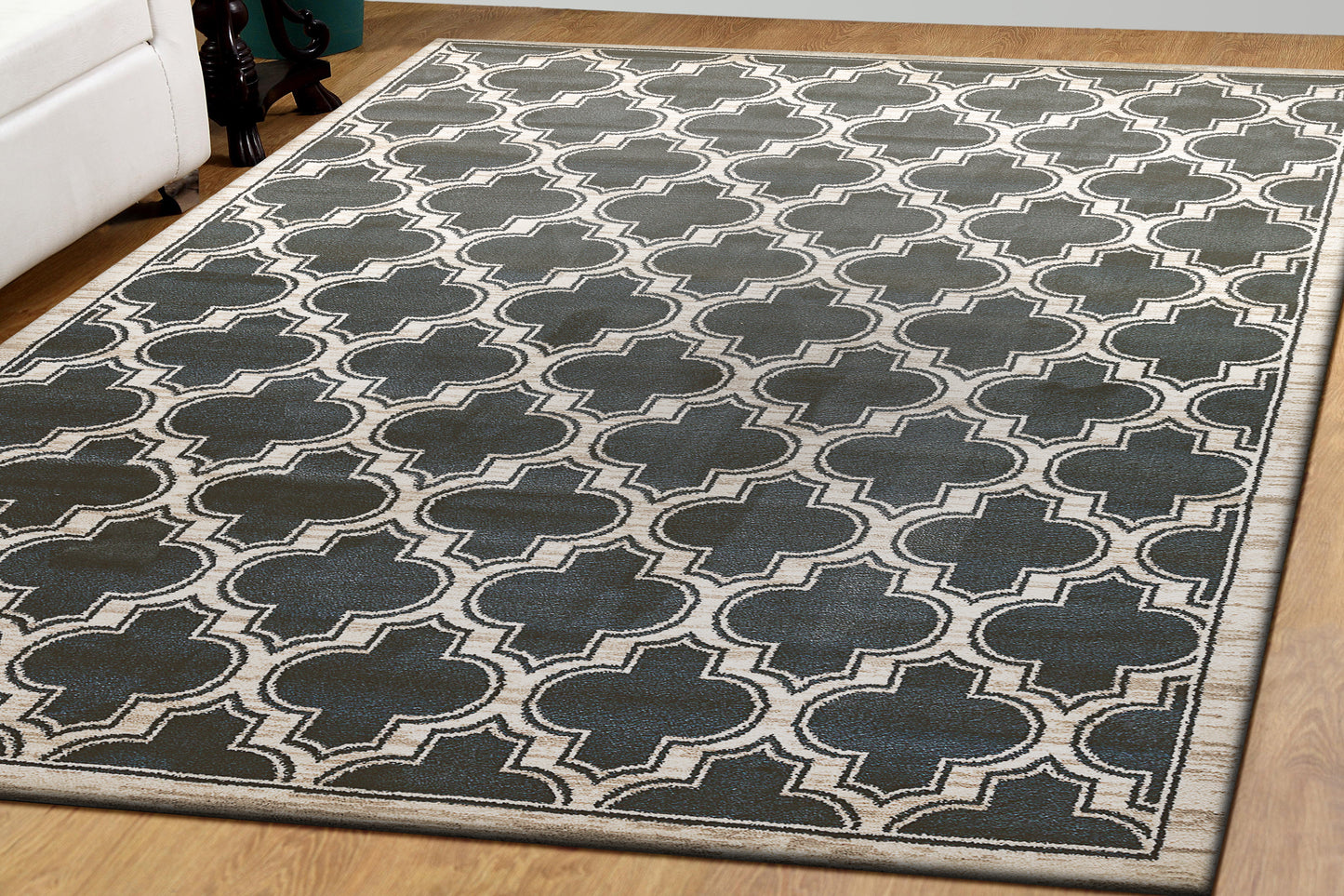 Yazd Traditional Blue/Ivory Classic Medium Pile Rug