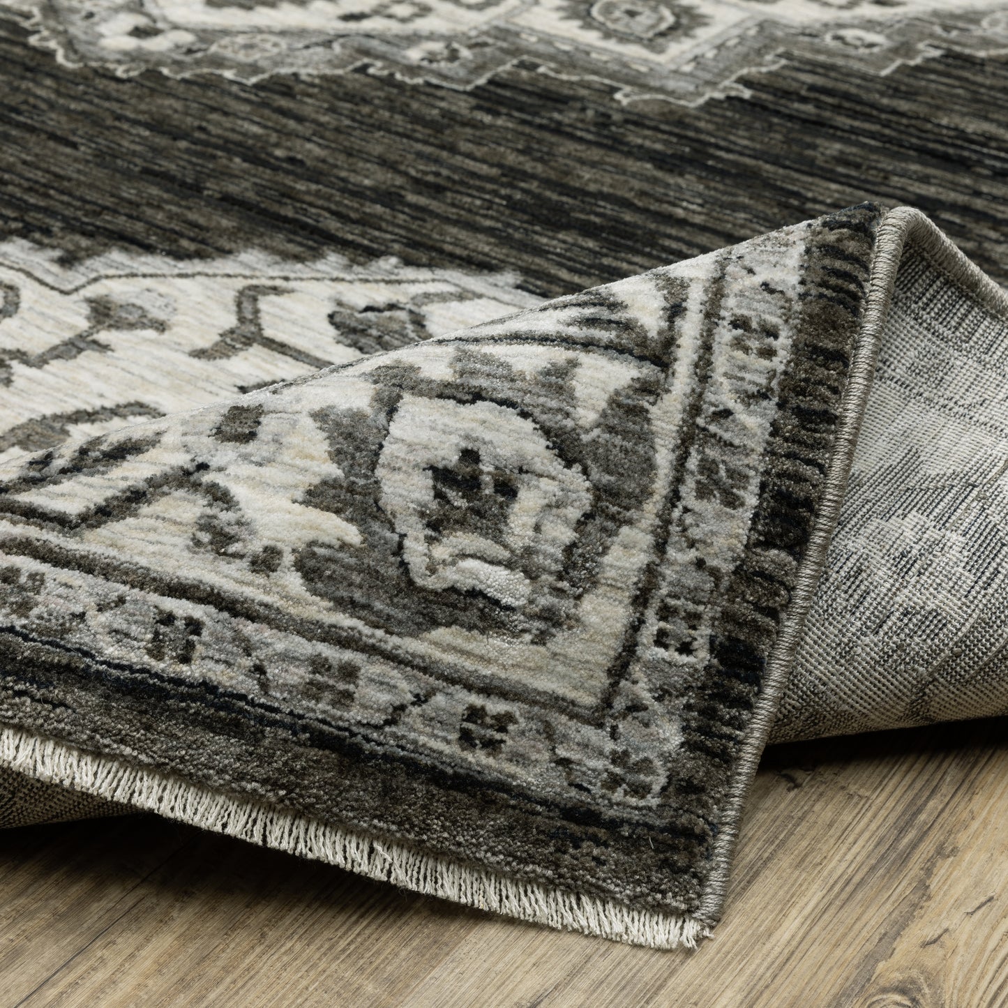 Chamberlain Medallion Charcoal/ Ivory Distressed Cut Pile Rug
