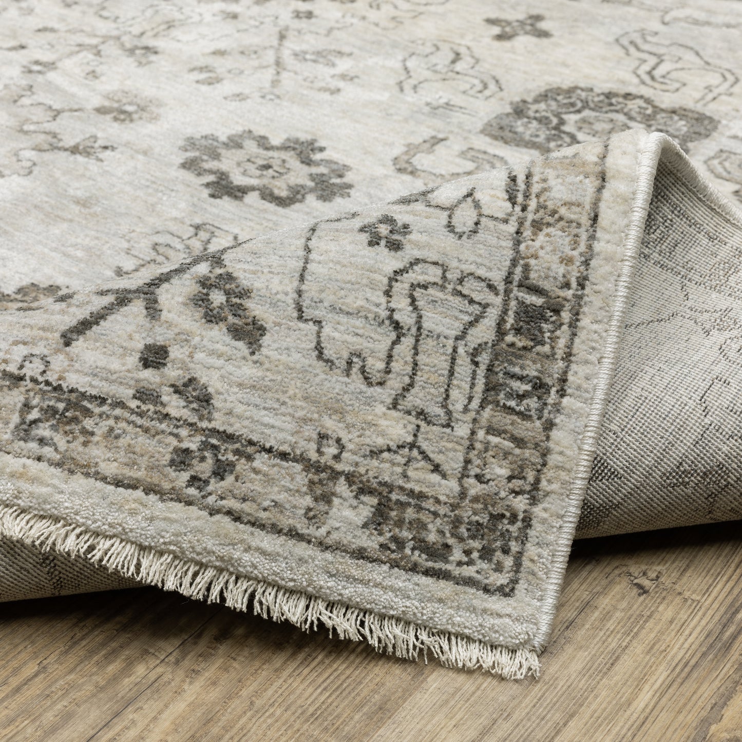 Chamberlain Distressed Ivory/ Grey Floral Cut Pile Rug