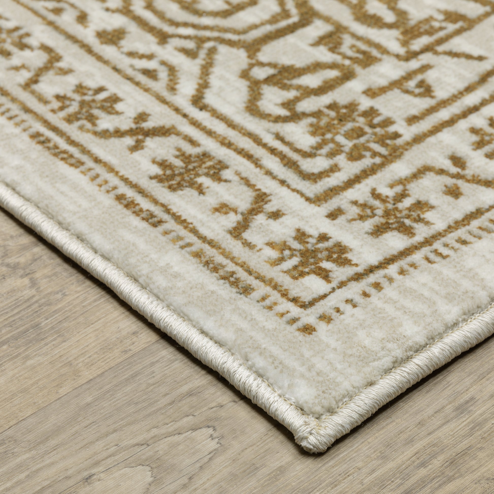Intrigue INT03 Ivory Medallion Rug