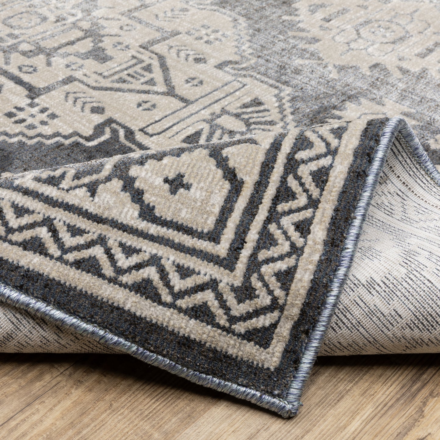 Intrigue Medallion Blue/ Beige Oriental Cut Pile Rug