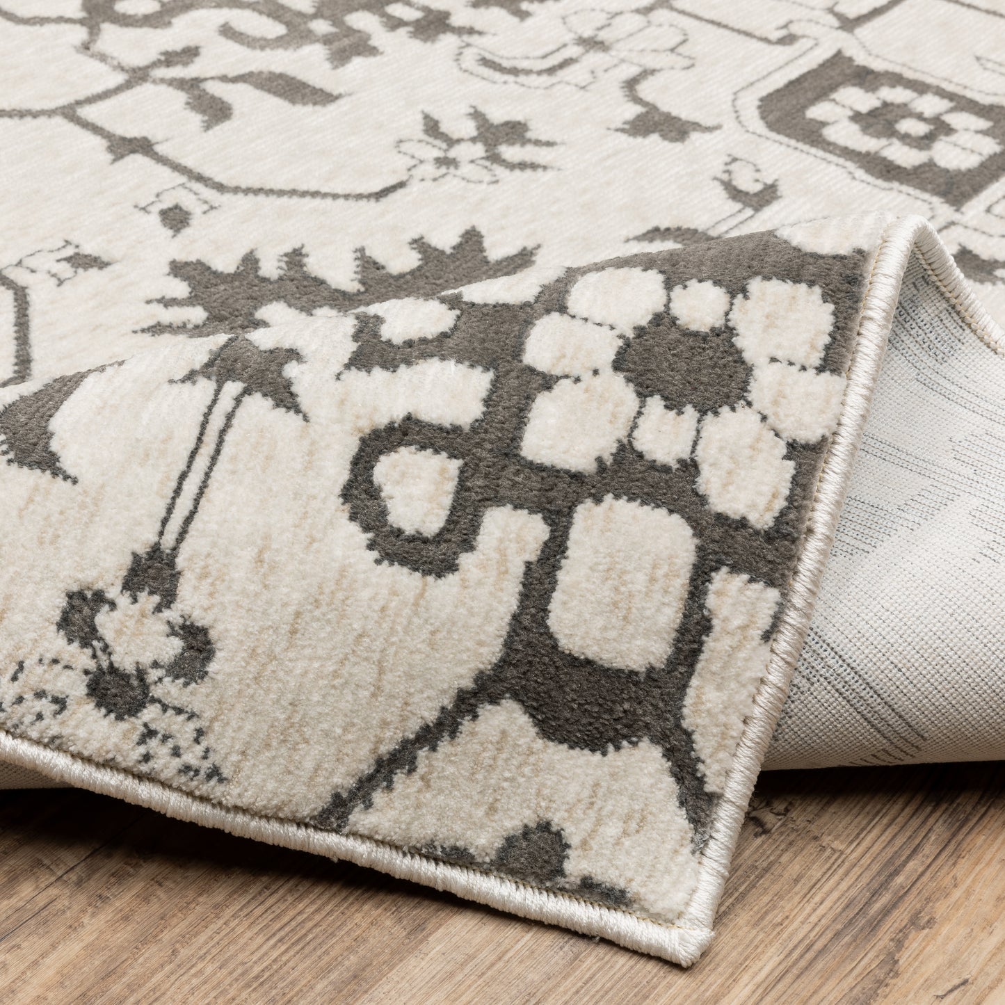 Intrigue Floral Ivory/ Grey Oriental Cut Pile Rug
