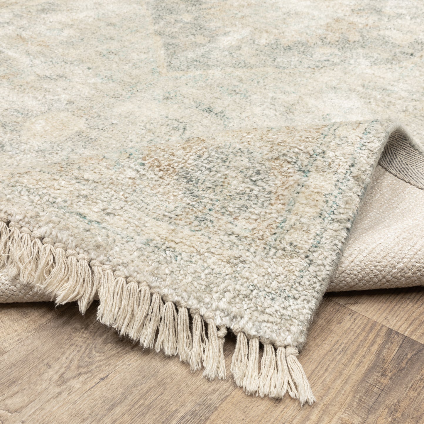Malabar Distressed Beige/ Grey Medallion Cut Pile Rug