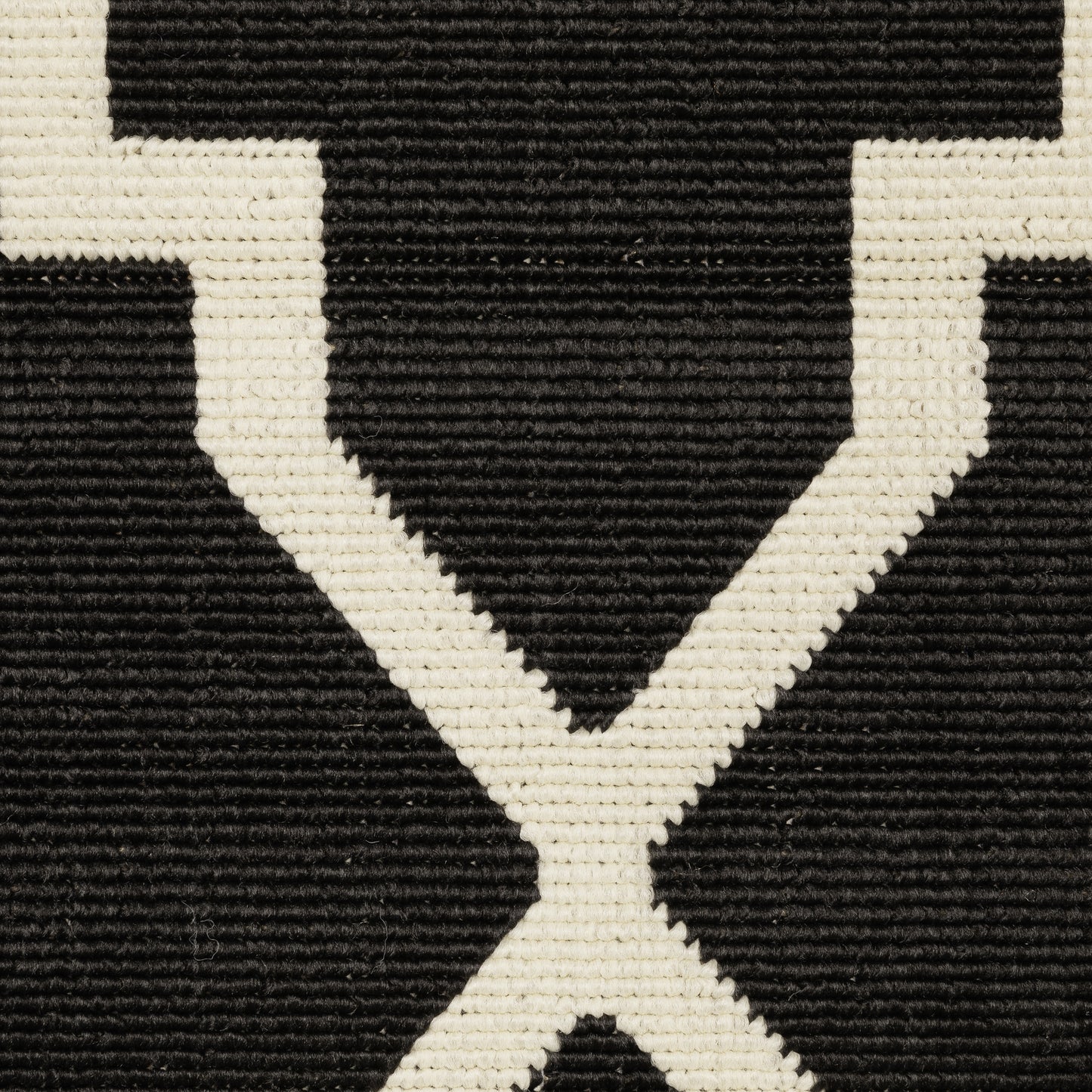 Marina Lattice Black/ Ivory Outdoor Loop Pile Rug