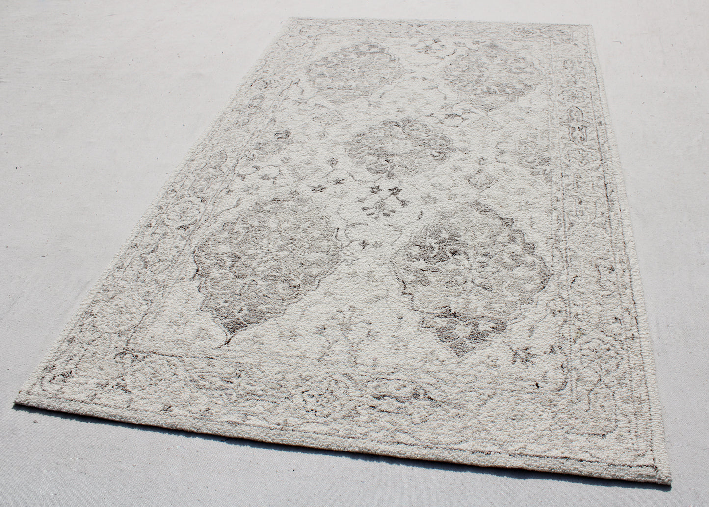 Legend Traditional Ivory/Natural Oriental Low Pile Rug