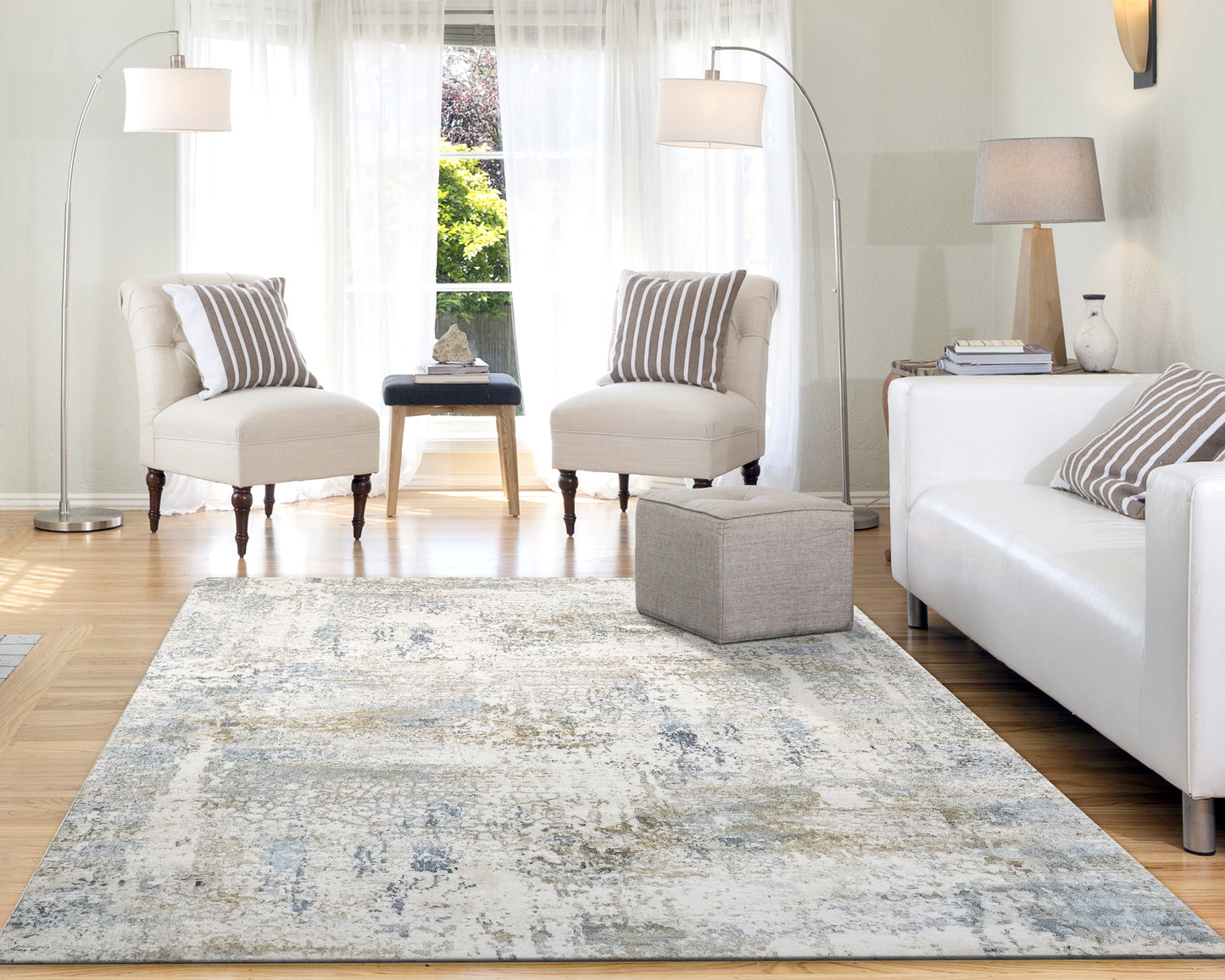 Quartz Transitional Ivory/Blue Distressed Low Pile Rug
