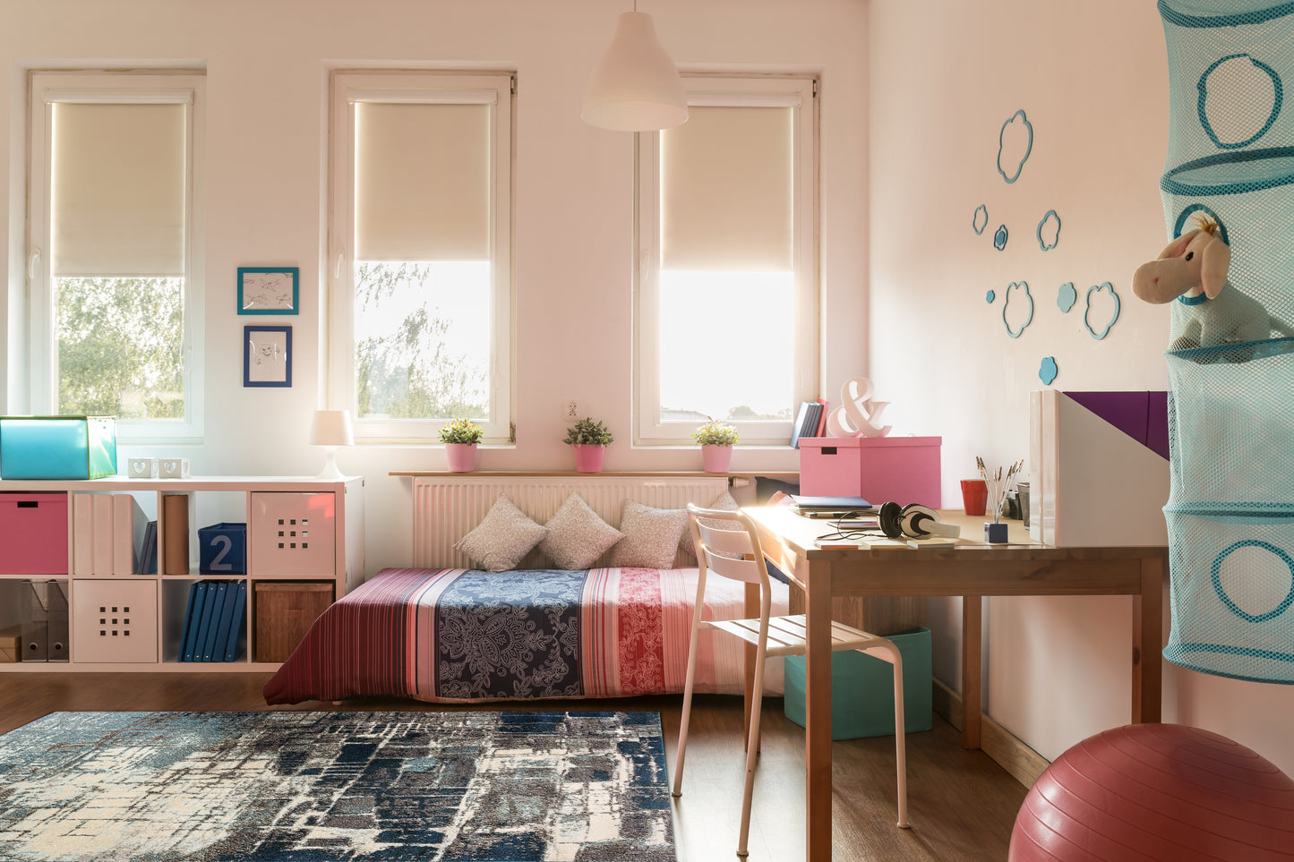 Zodiac Contemporary Grey/Blue Abstract Low Pile Rug