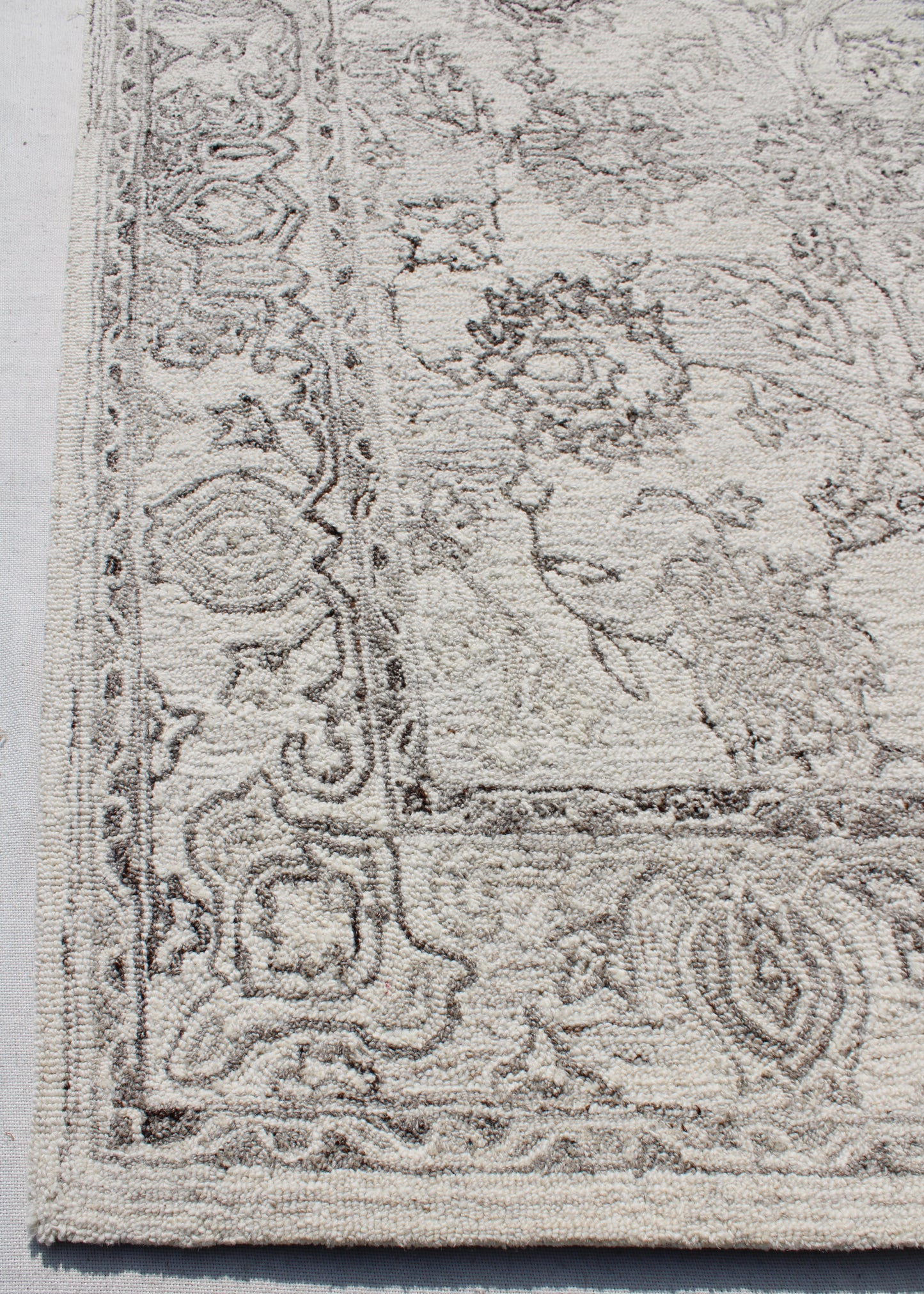 Legend Traditional Ivory/Natural Oriental Low Pile Rug