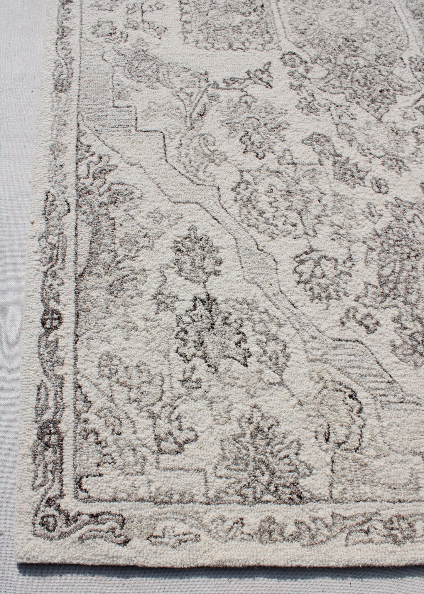 Legend Traditional Ivory/Natural Oriental Low Pile Rug