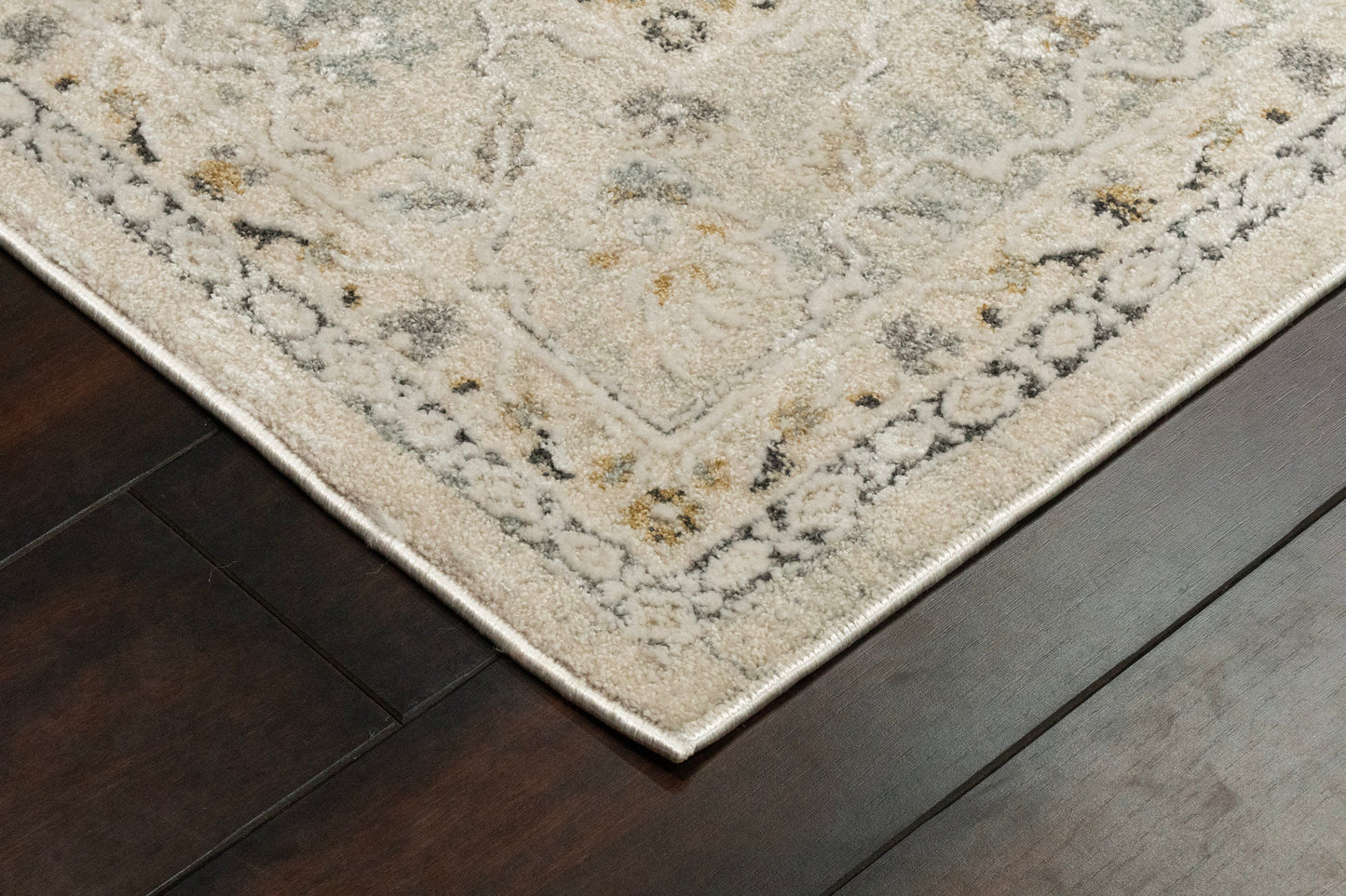 Annalise Traditional Cream/Blue Oriental Medium Pile Rug