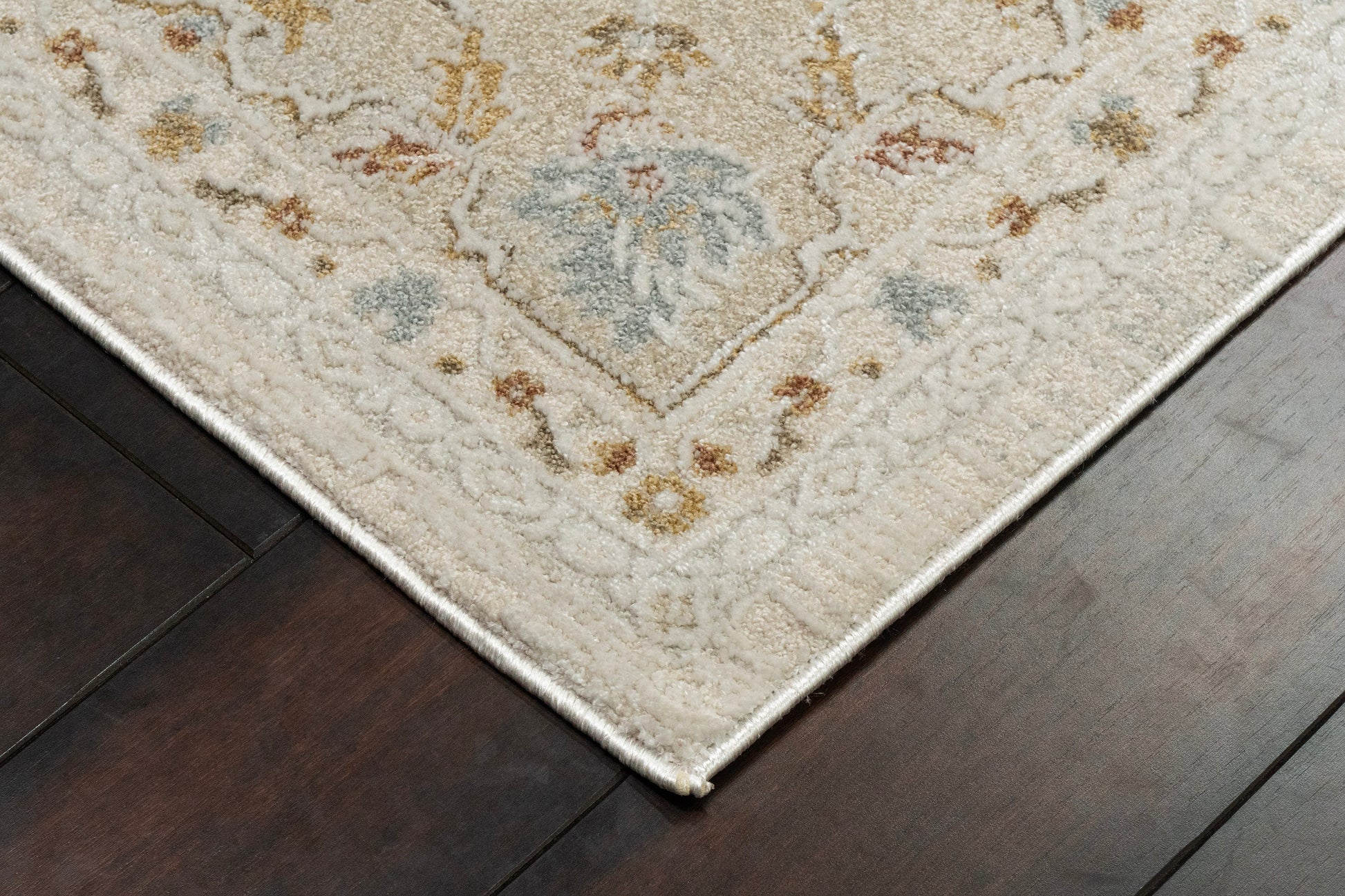 Annalise Traditional Beige/Cream Oriental Medium Pile Rug