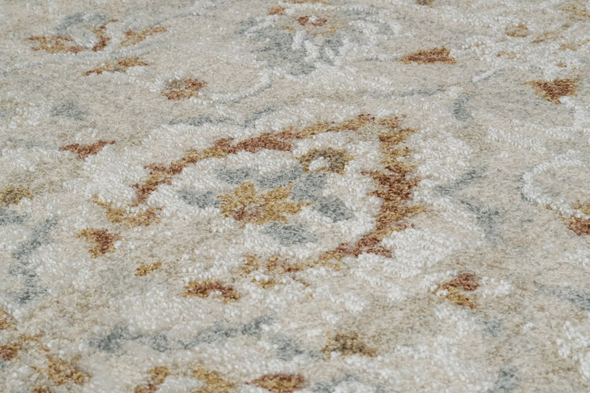 Annalise Traditional Beige/Cream Oriental Medium Pile Rug