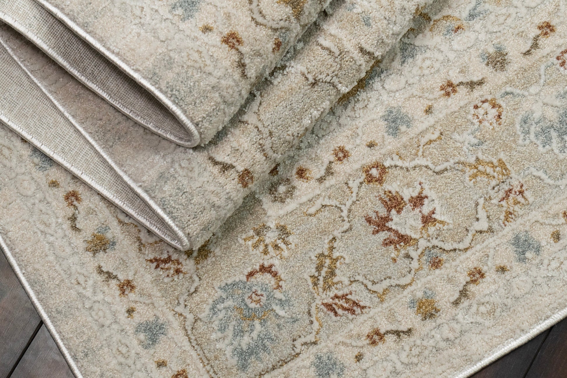 Annalise Traditional Beige/Cream Oriental Medium Pile Rug