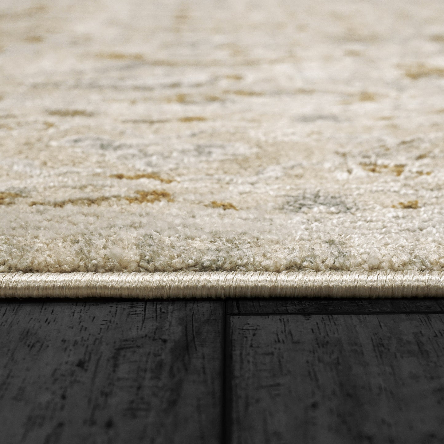 Annalise Traditional Beige/Cream Oriental Medium Pile Rug