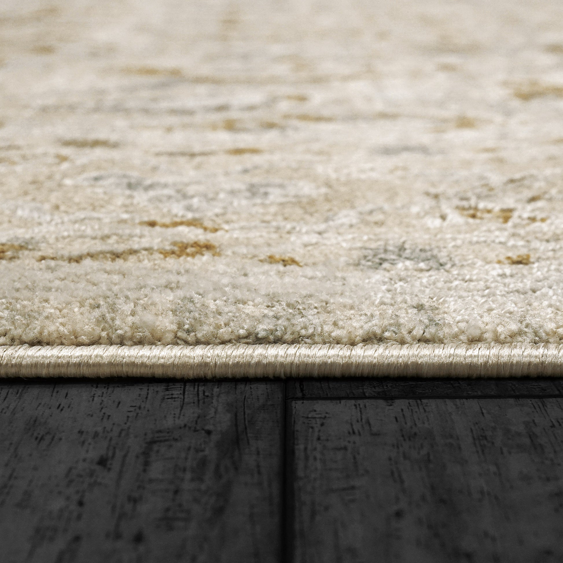 Annalise Traditional Beige/Cream Oriental Medium Pile Rug