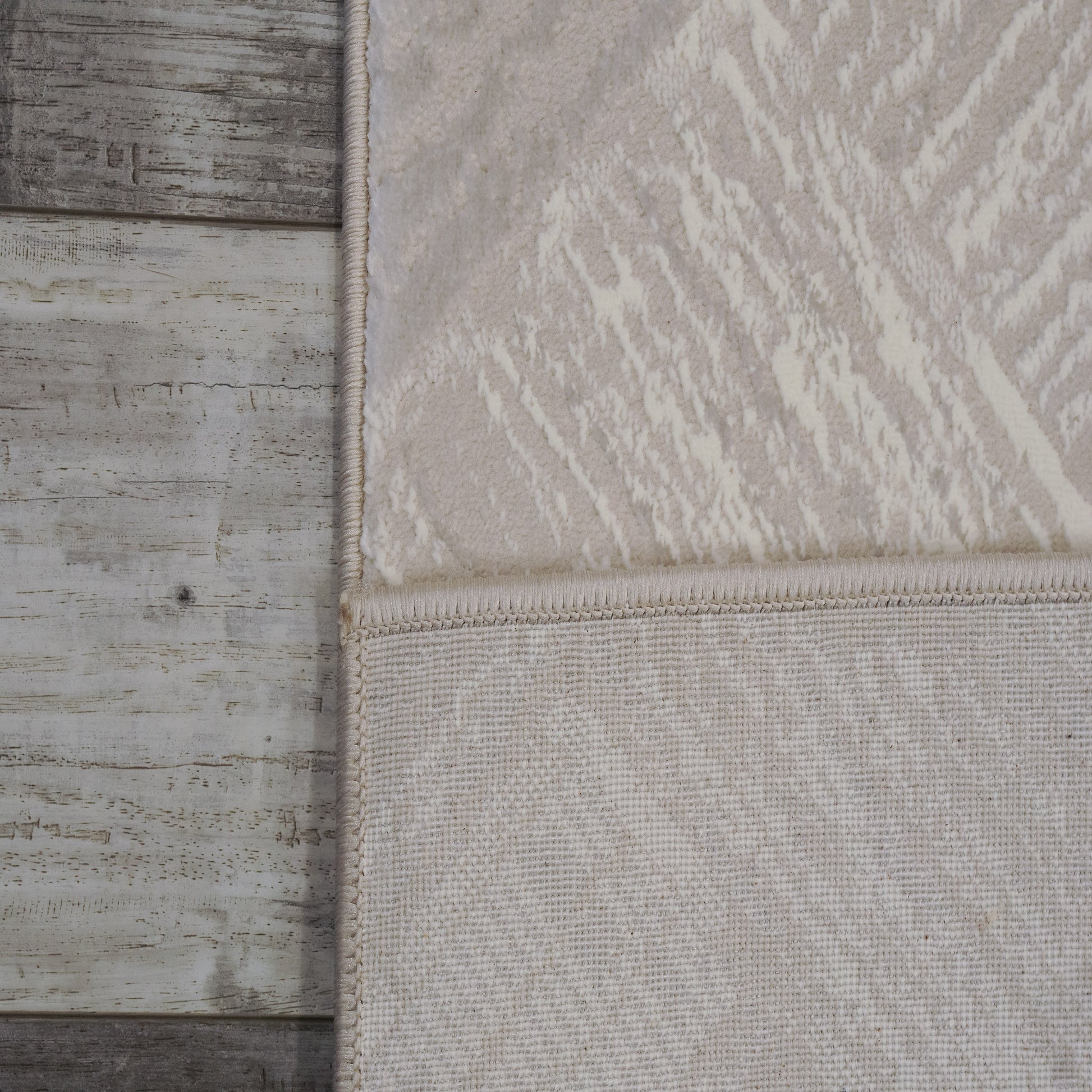 Atlas Modern Grey/Ivory Geometric Medium Pile Rug