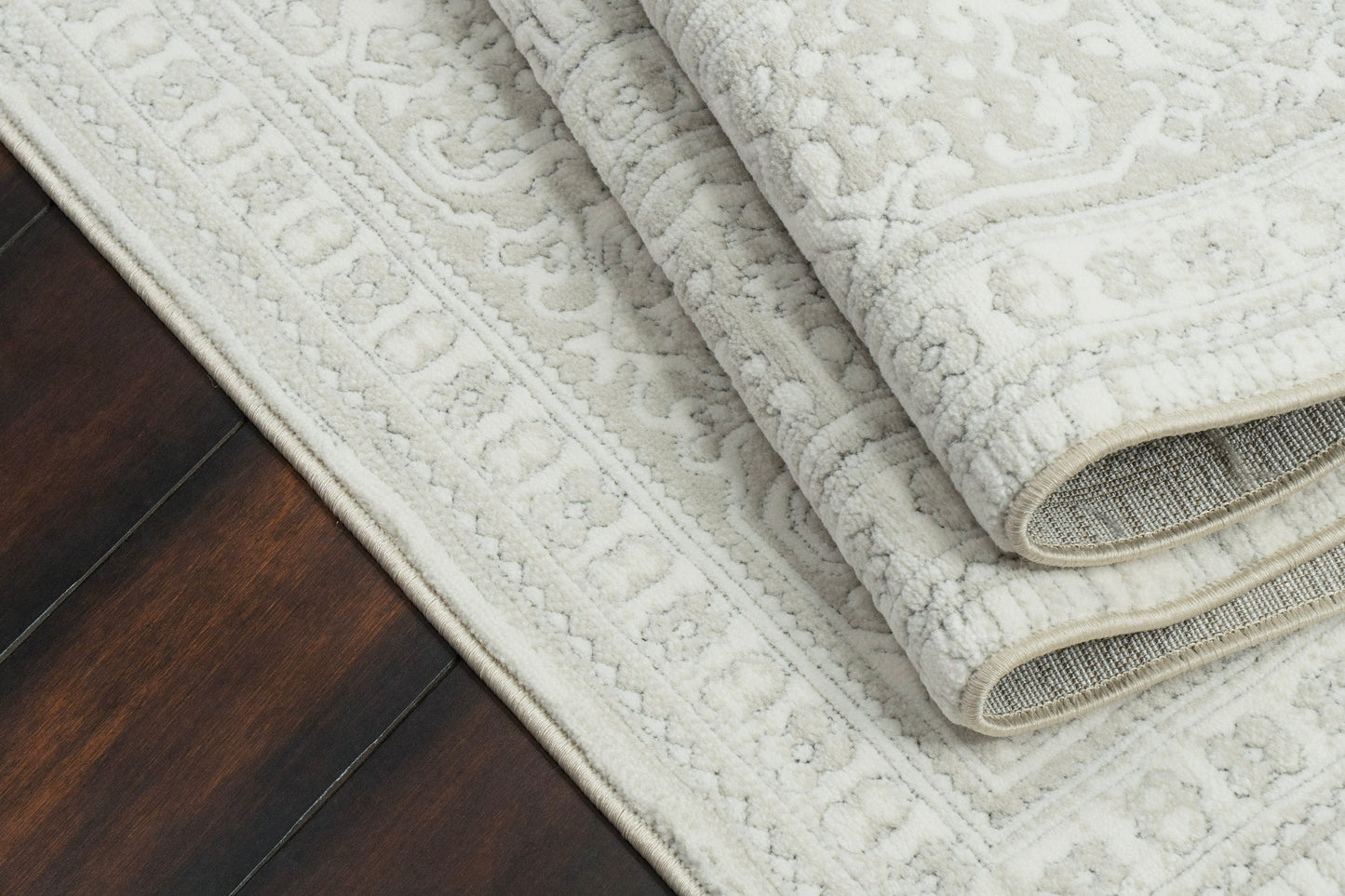 Boutique Traditional Grey/Cream Medallion Medium Pile Rug