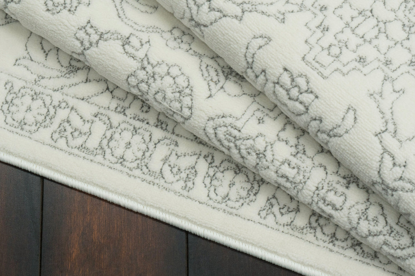 Boutique Traditional Grey/Cream Floral Medium Pile Rug