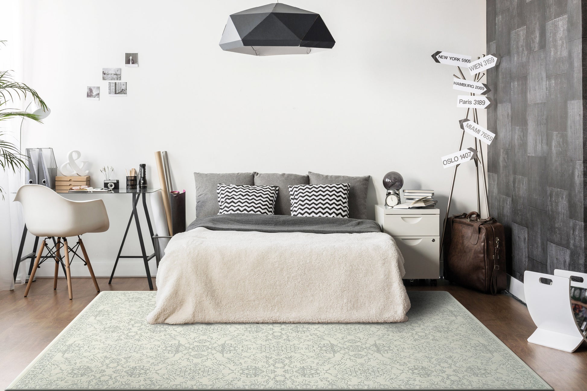 Boutique Traditional Grey/Cream Floral Medium Pile Rug