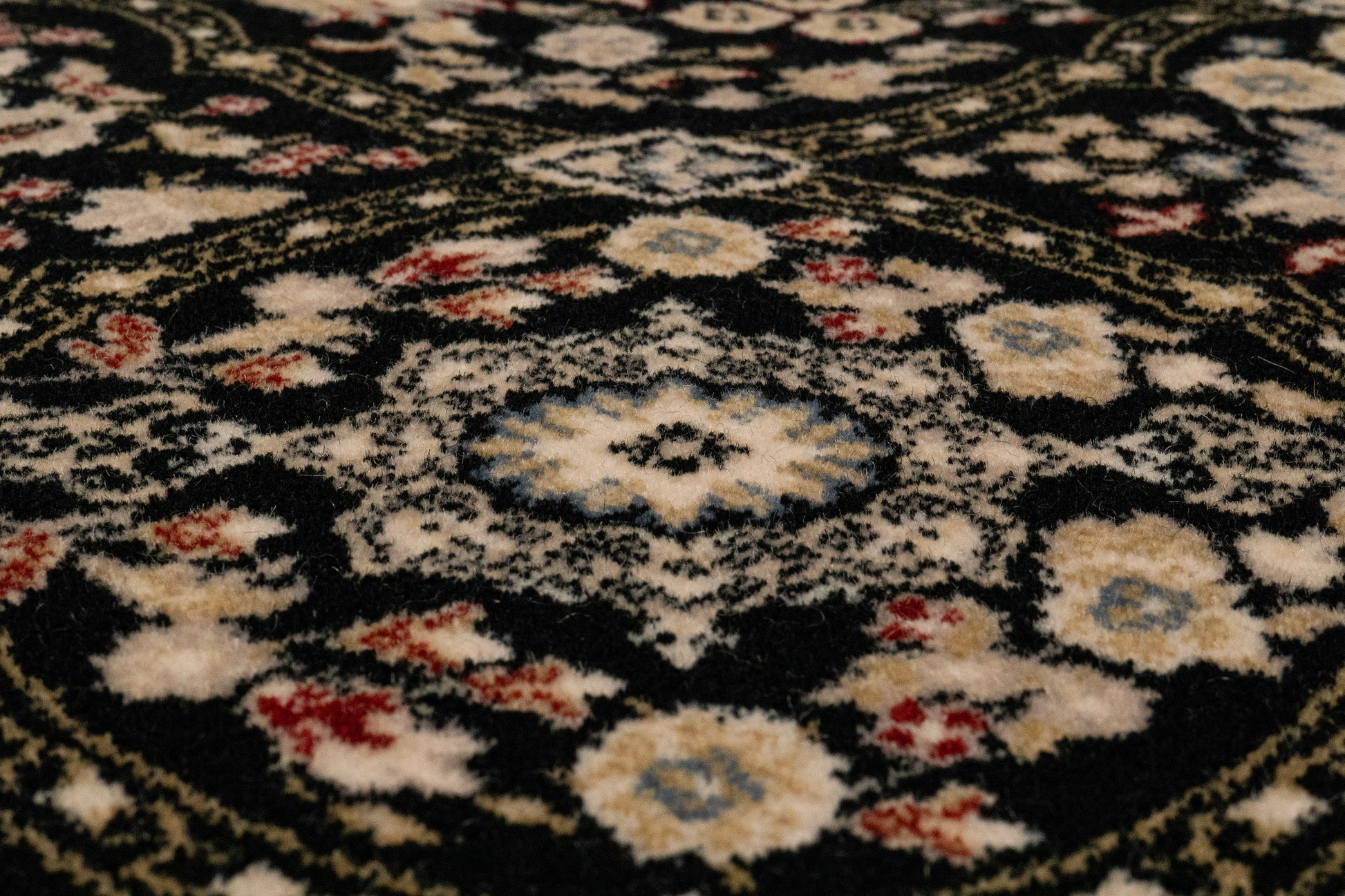 Brilliant Traditional Black Classic Medium Pile Rug