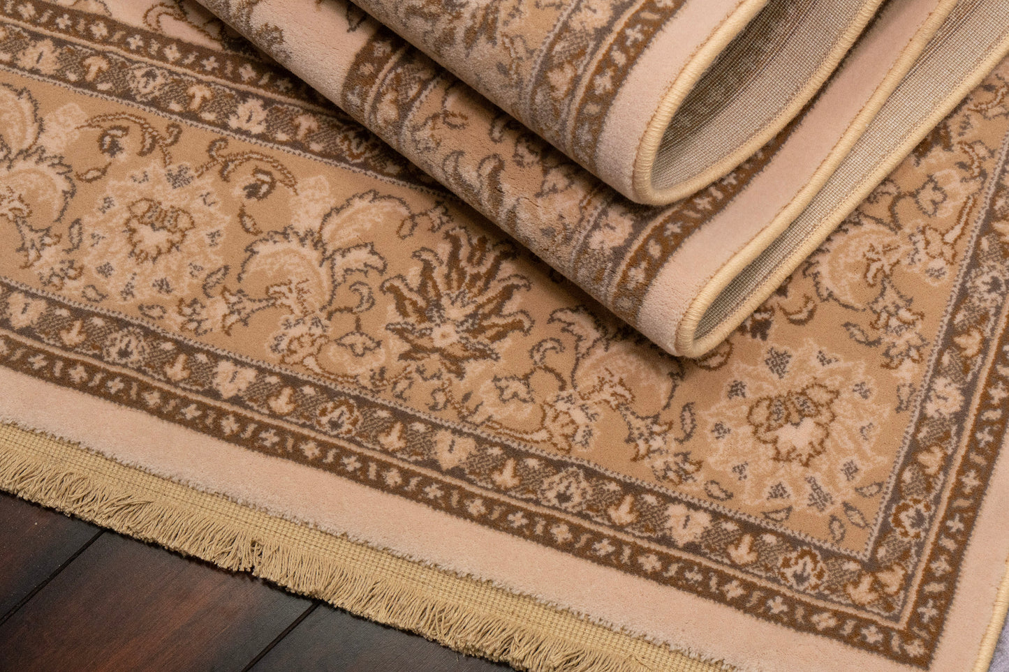 Brilliant Traditional Ivory Classic Medium Pile Rug