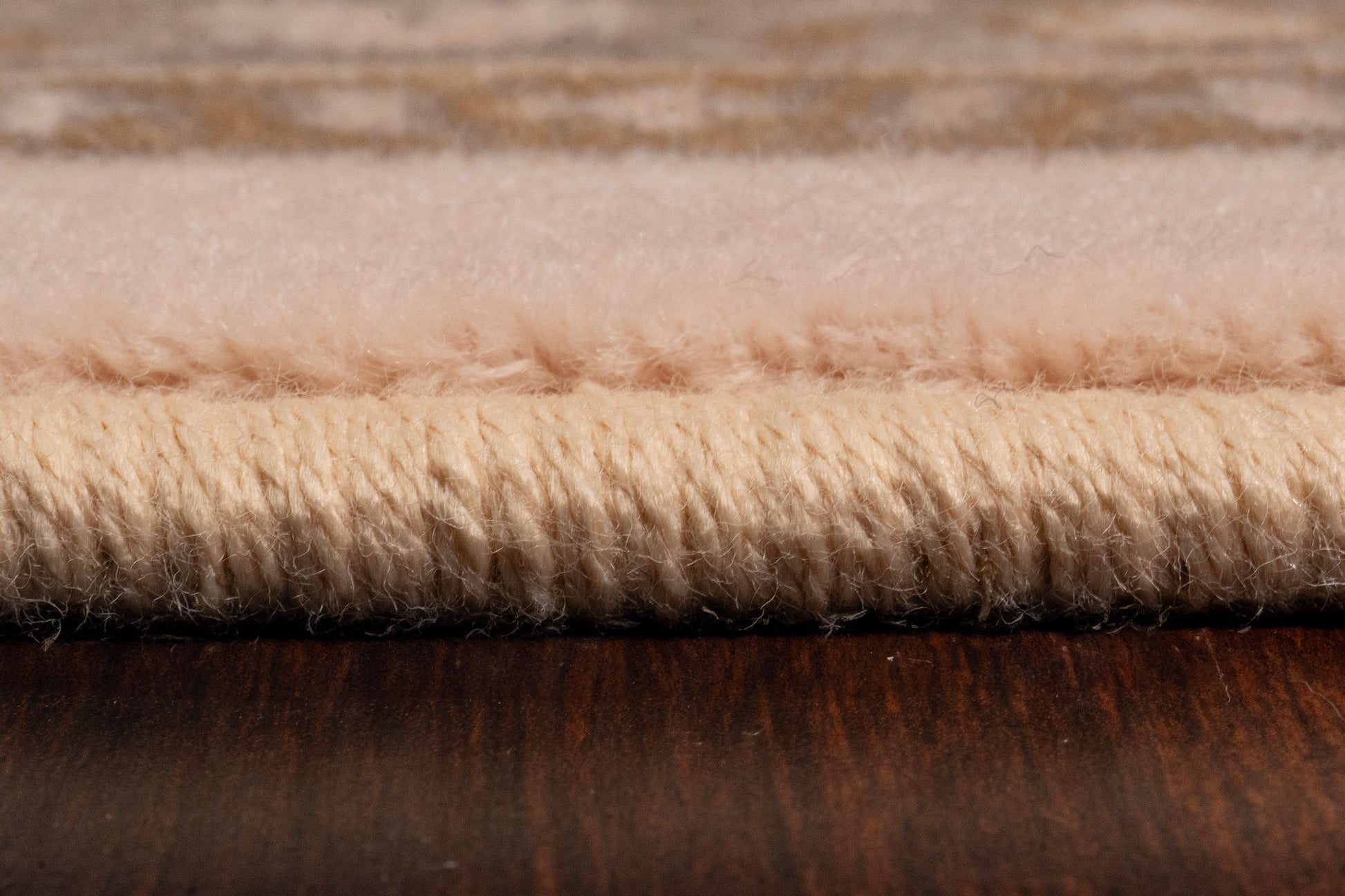 Brilliant Traditional Ivory Classic Medium Pile Rug
