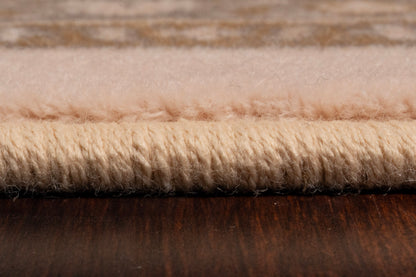 Brilliant Traditional Ivory Classic Medium Pile Rug