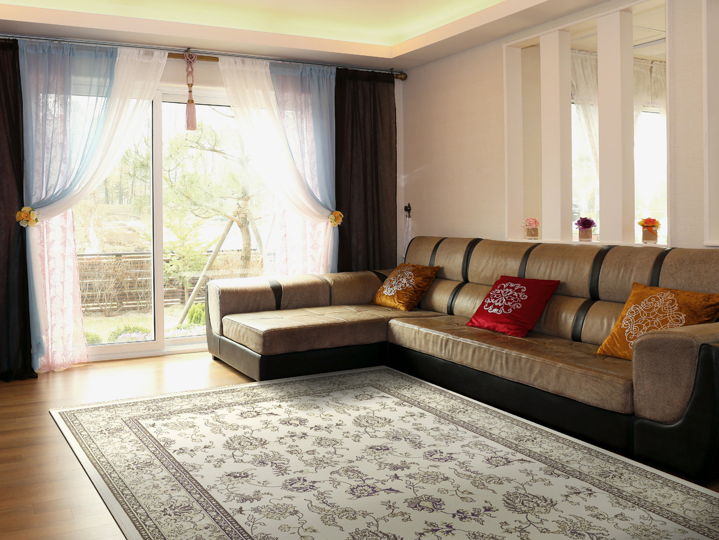 Brilliant Traditional Ivory Classic Medium Pile Rug