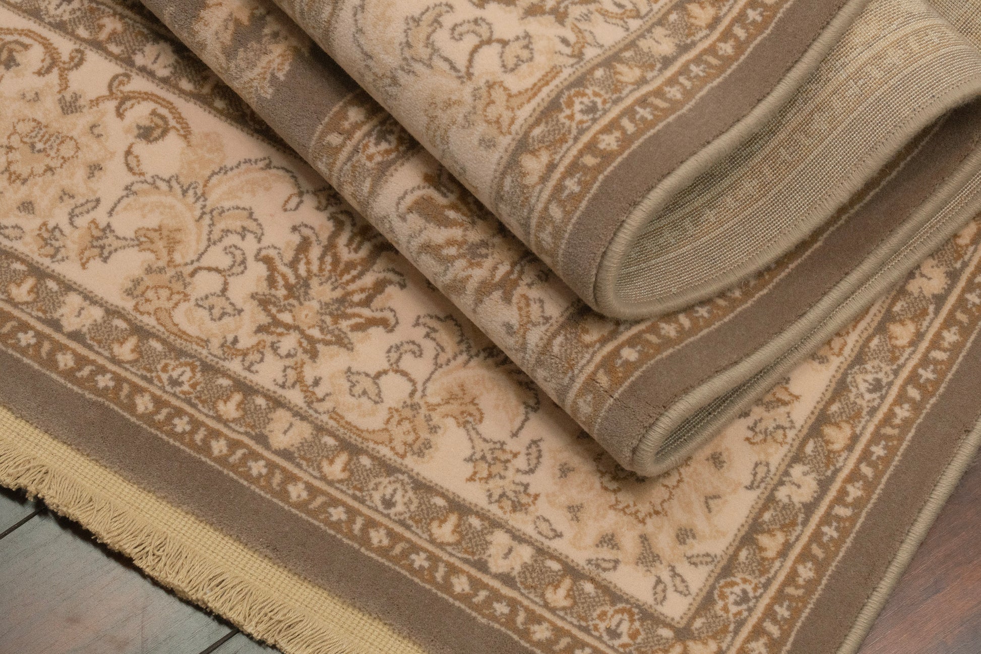 Brilliant Traditional Brown Classic Medium Pile Rug