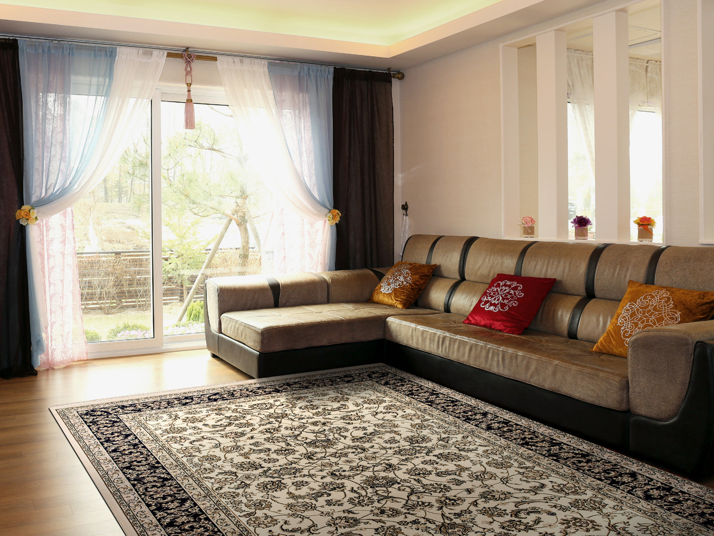 Brilliant Traditional Ivory Classic Medium Pile Rug