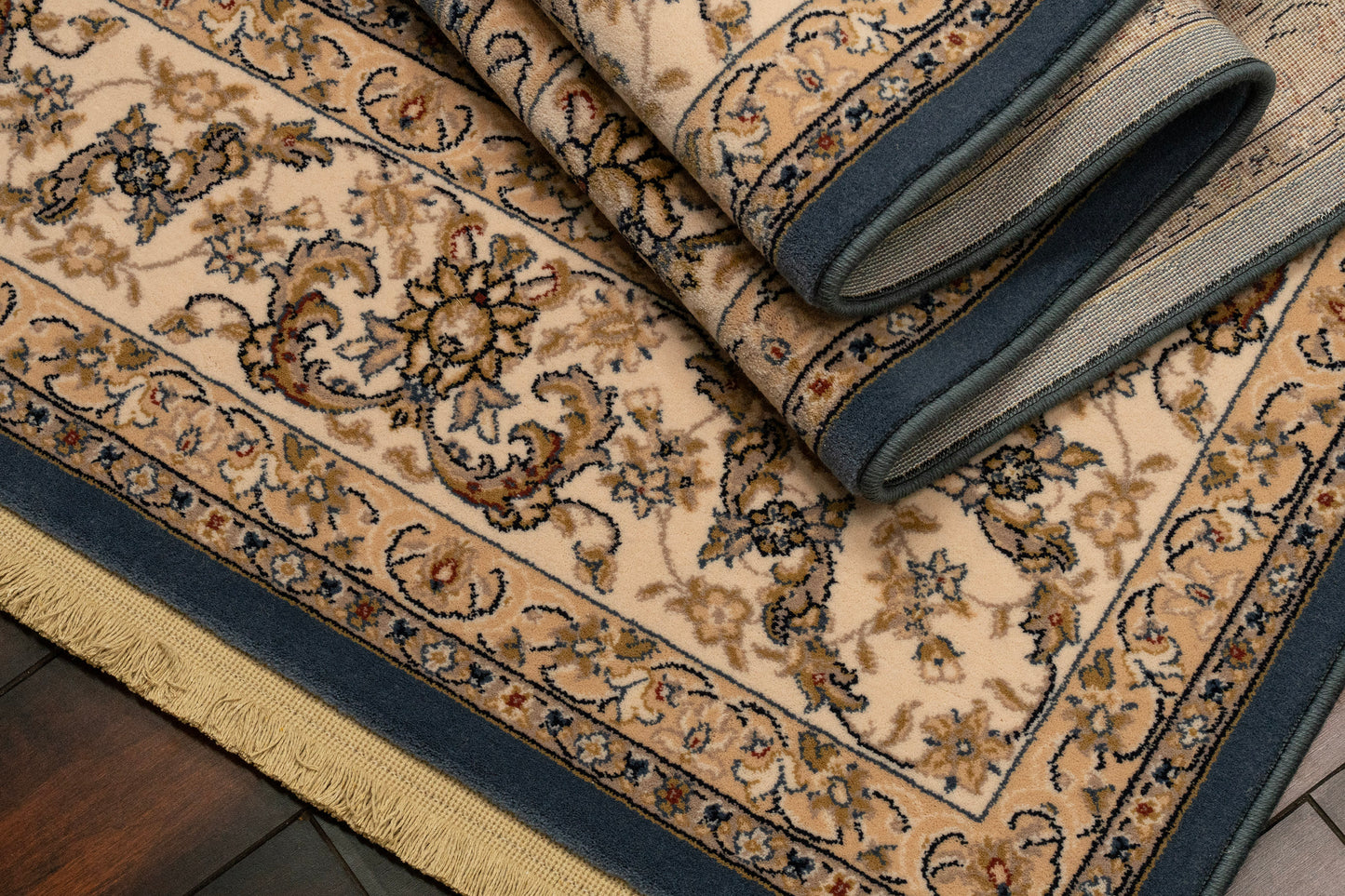 Brilliant Traditional Blue Classic Medium Pile Rug