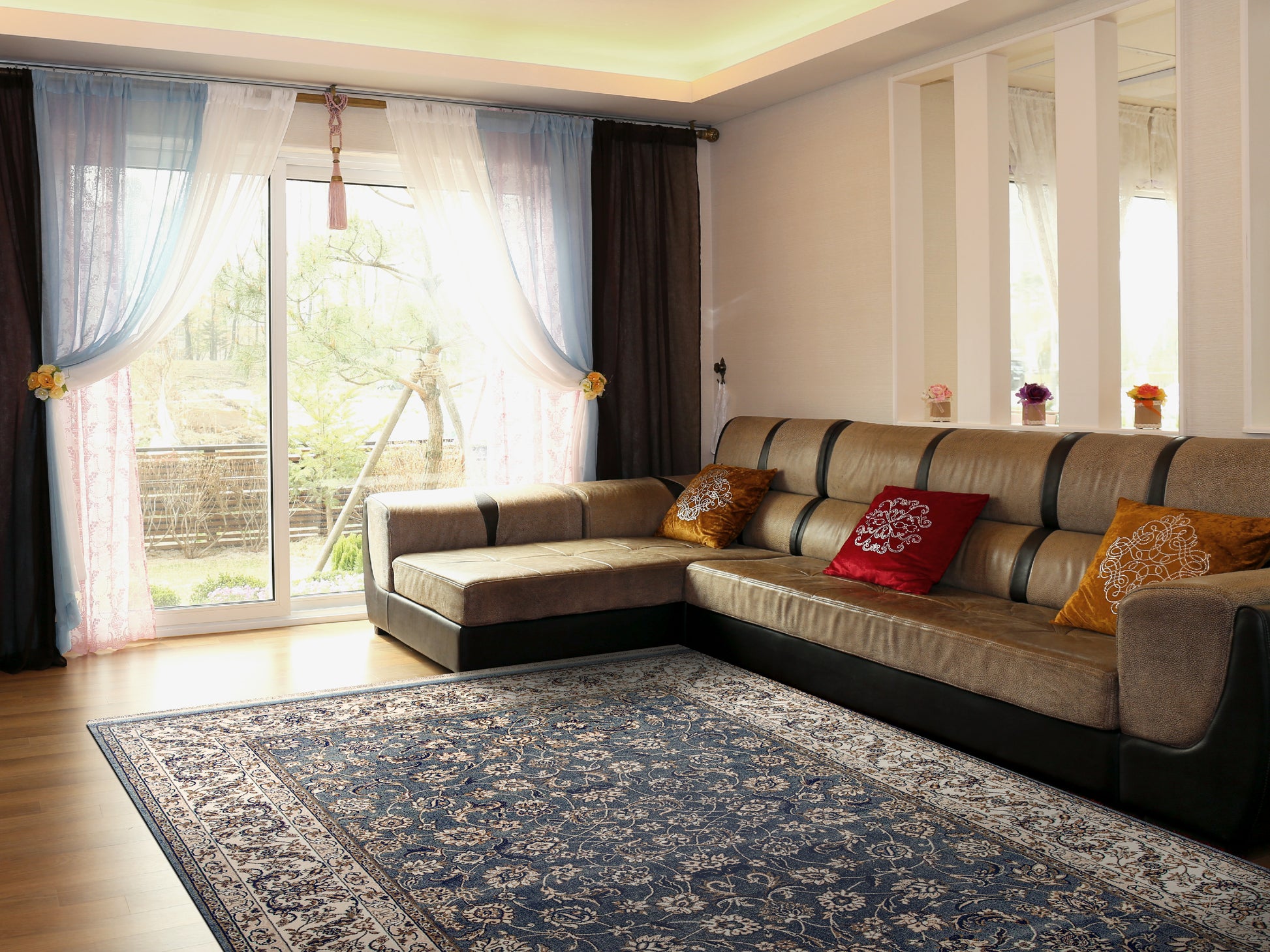 Brilliant Traditional Blue Classic Medium Pile Rug
