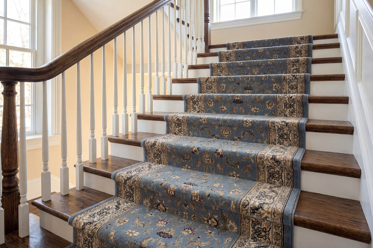 Brilliant Traditional Blue Classic Medium Pile Rug