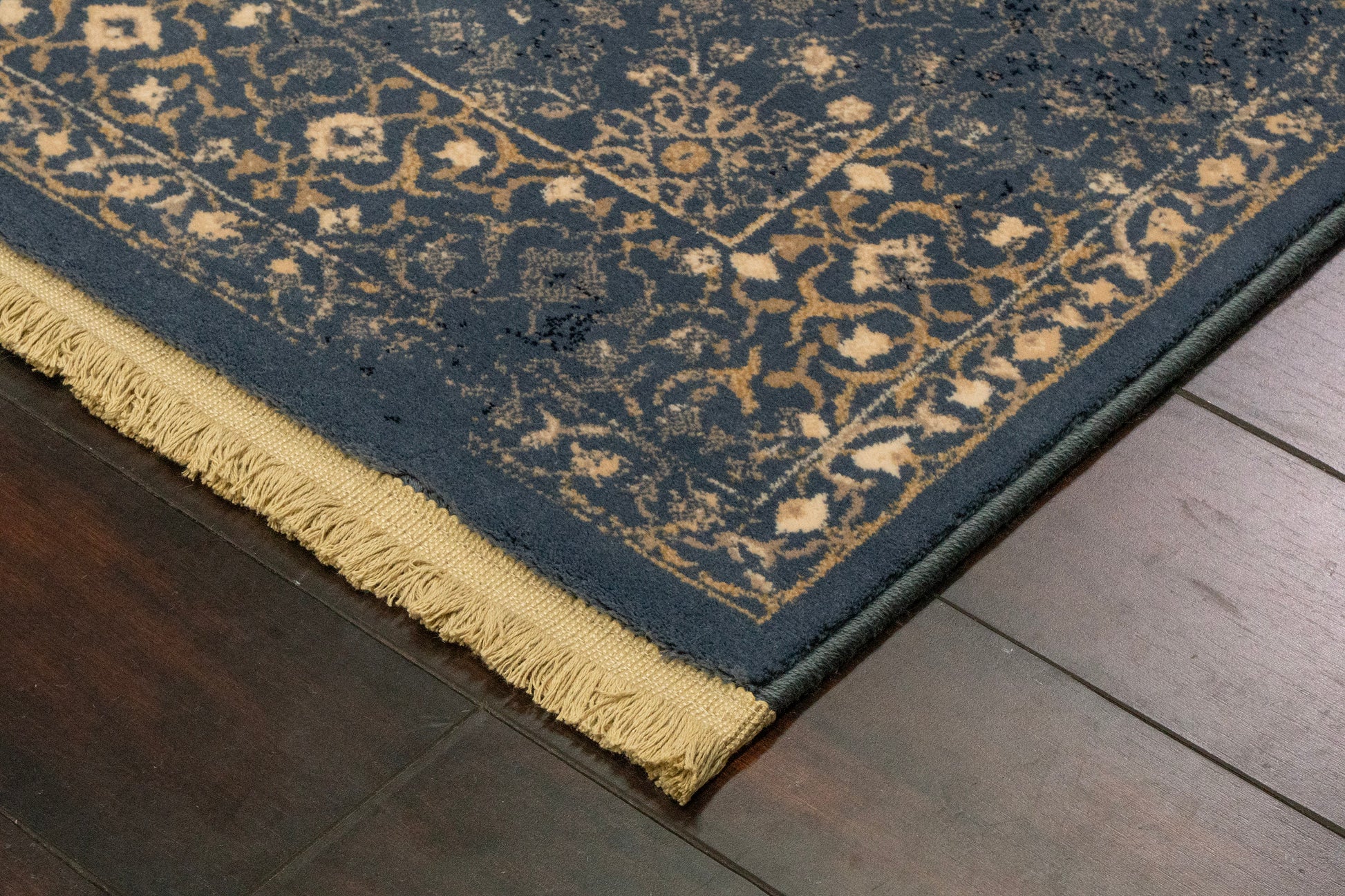 Brilliant Traditional Blue Distressed Medium Pile Rug