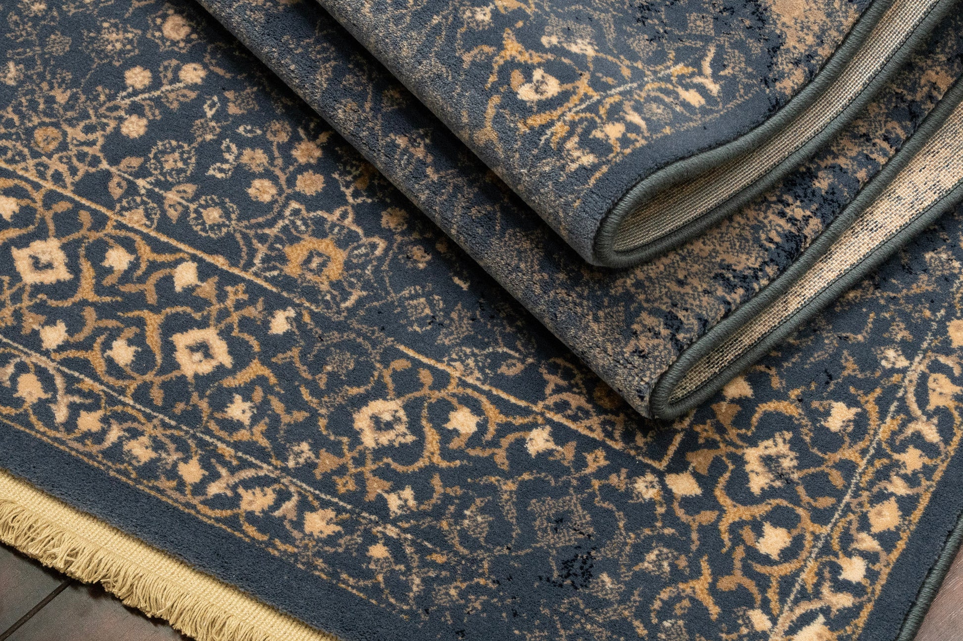 Brilliant Traditional Blue Distressed Medium Pile Rug