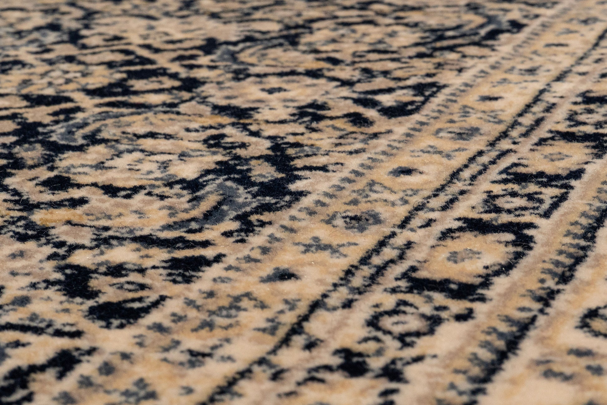 Brilliant Traditional Navy Distressed Medium Pile Rug