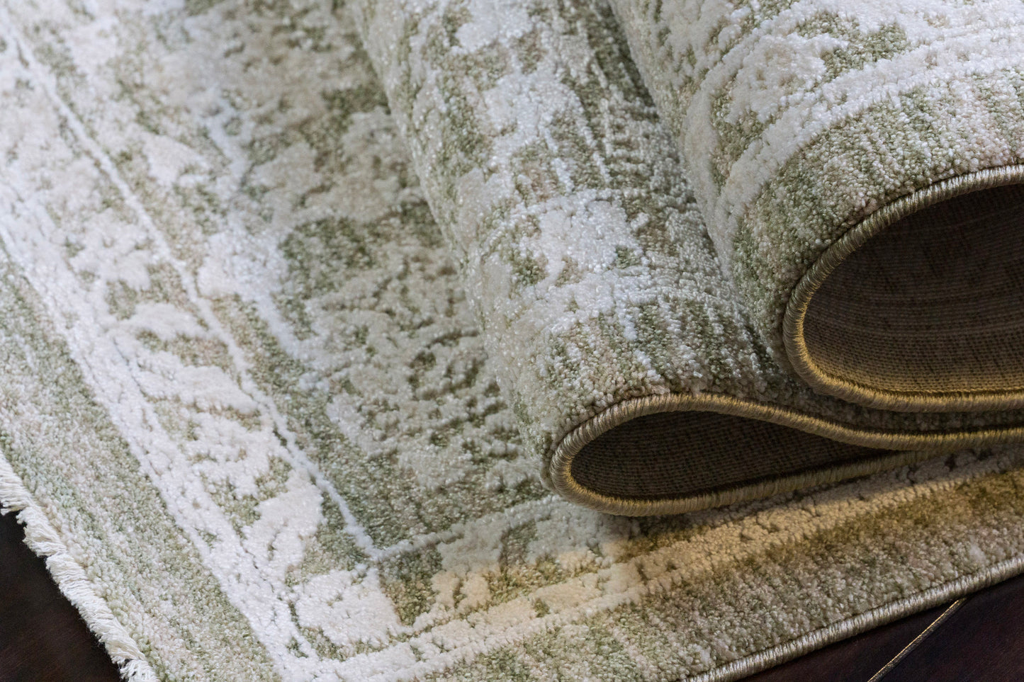 Canyon Traditional Beige/Light Beige/Cream Floral Medium Pile Rug