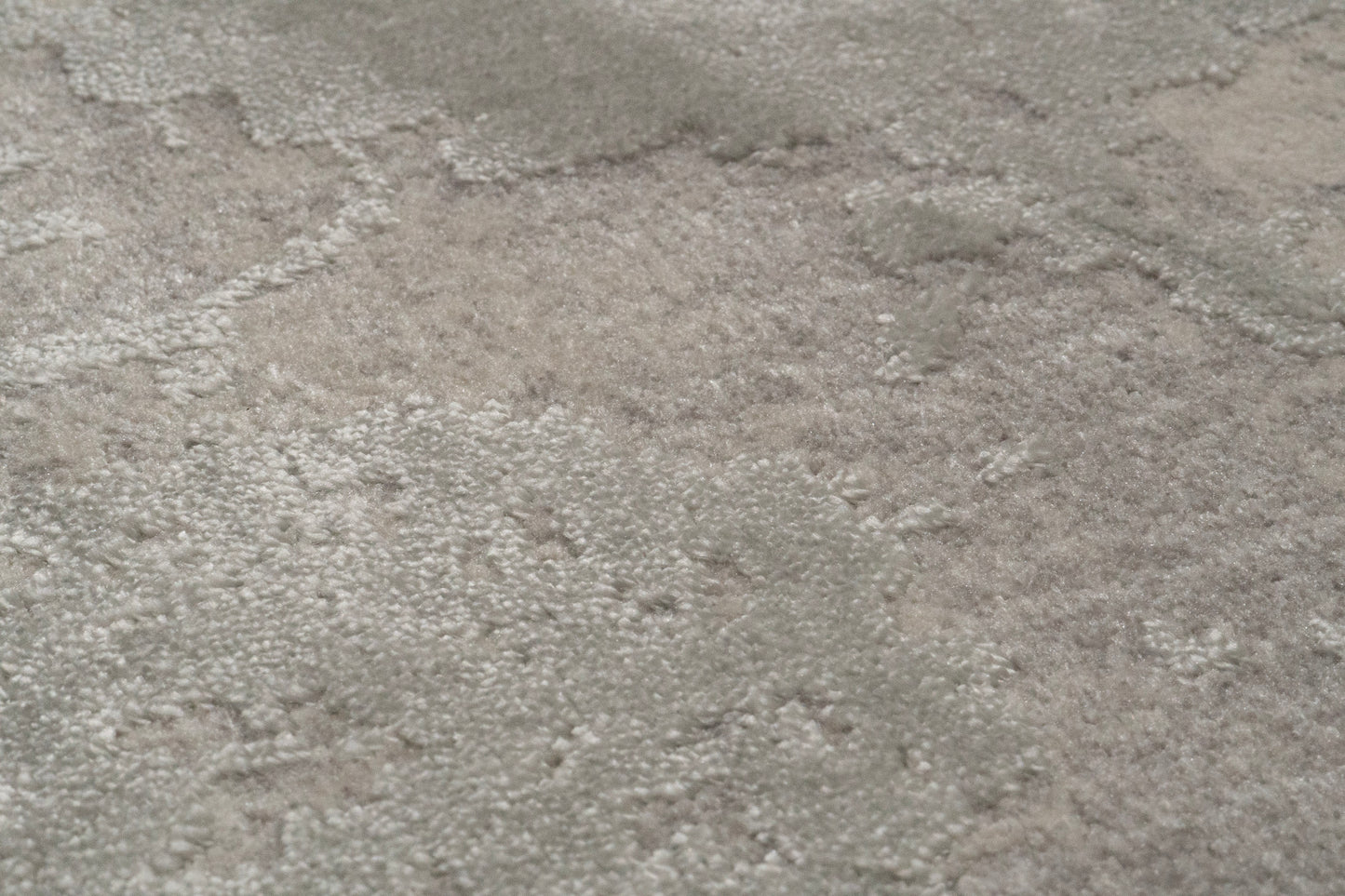 Castilla Modern Cream/Silver Distressed Medium Pile Rug