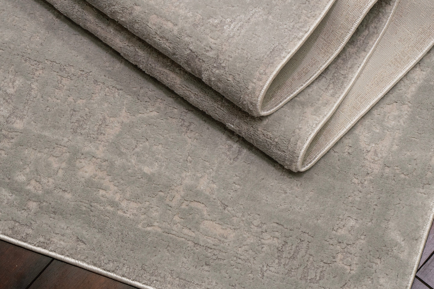 Castilla Modern Cream/Silver Distressed Medium Pile Rug