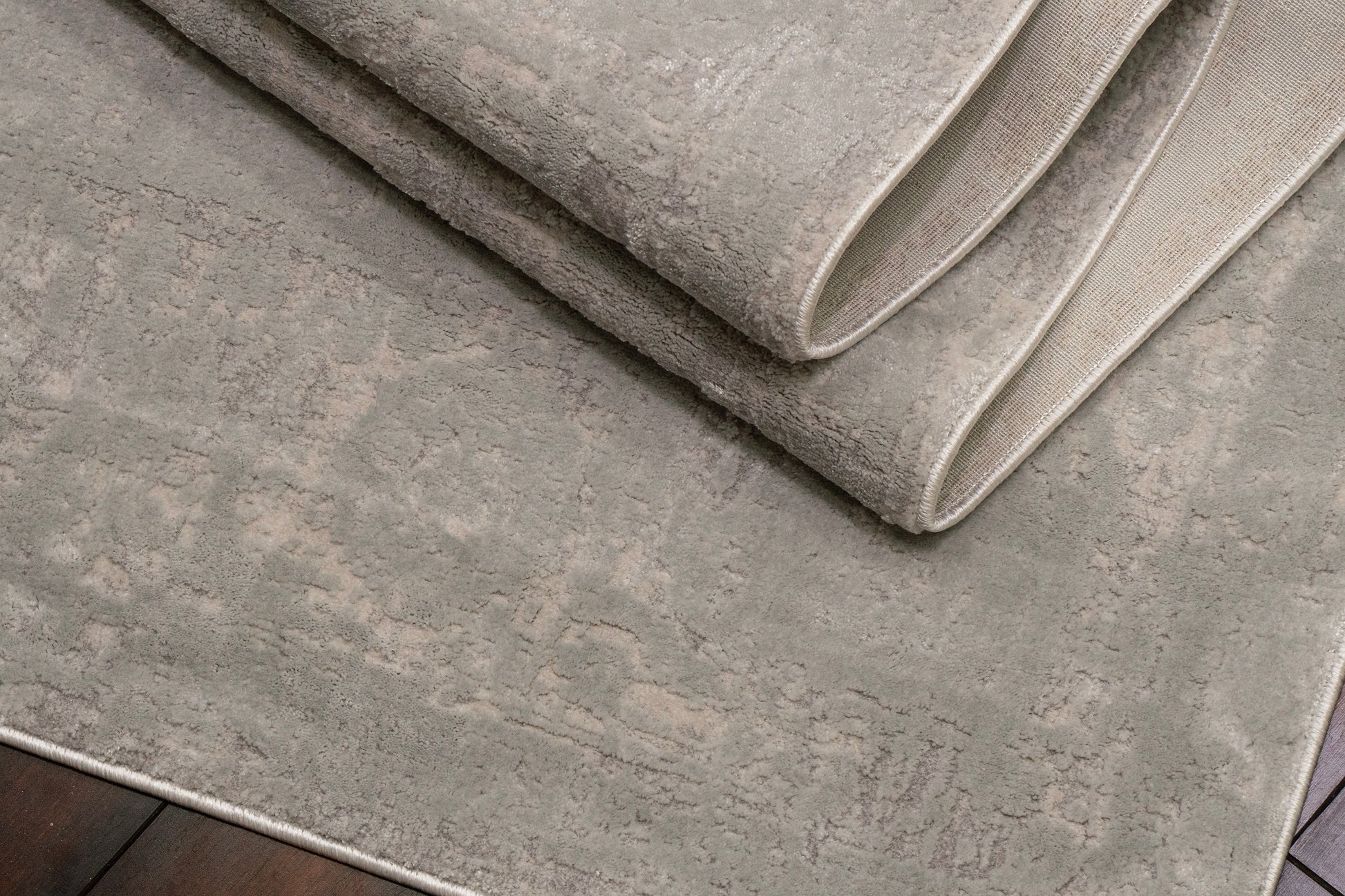 Castilla Modern Cream/Silver Distressed Medium Pile Rug