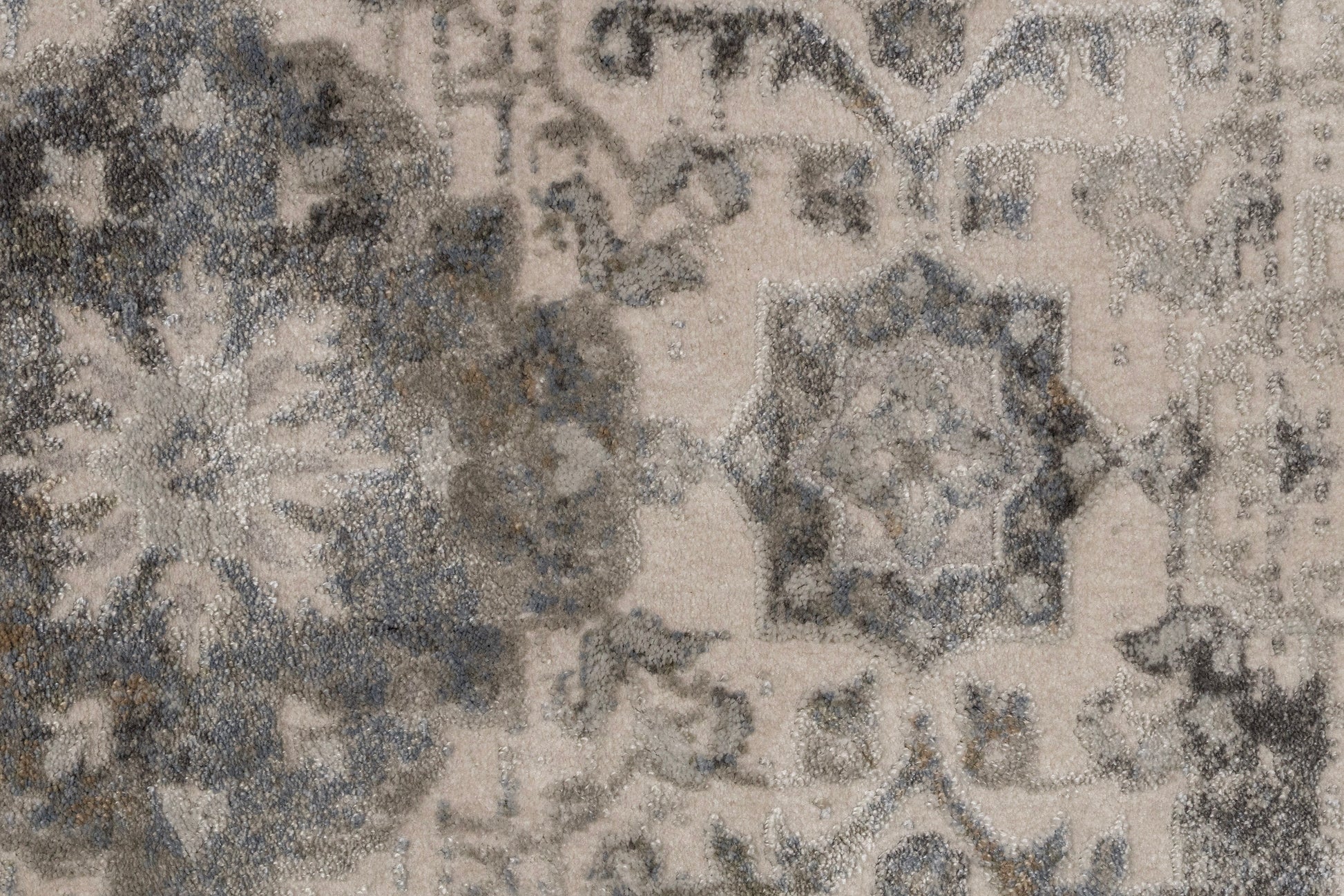 Castilla Modern Cream/Silver Distressed Medium Pile Rug