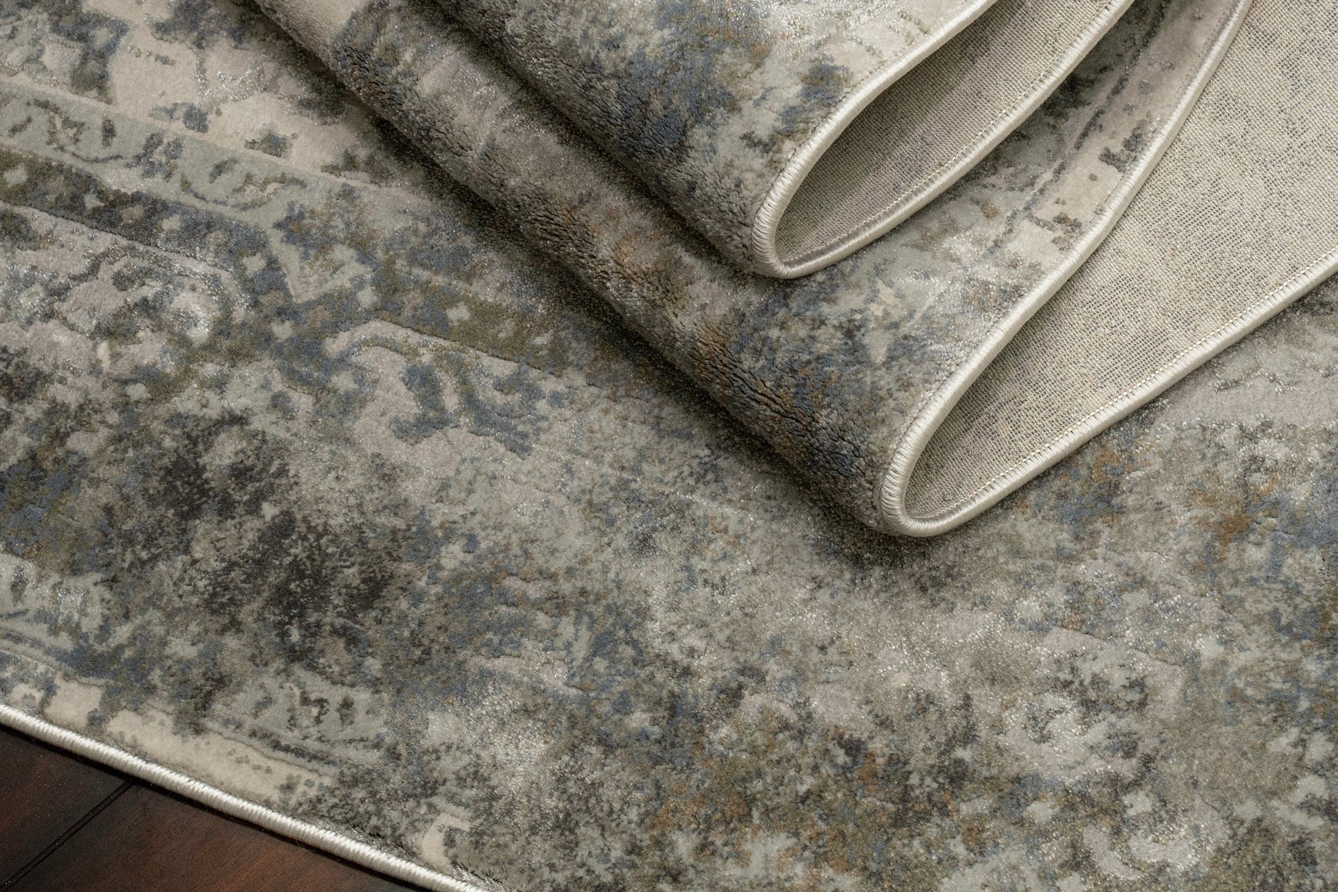 Castilla Modern Cream/Silver Distressed Medium Pile Rug