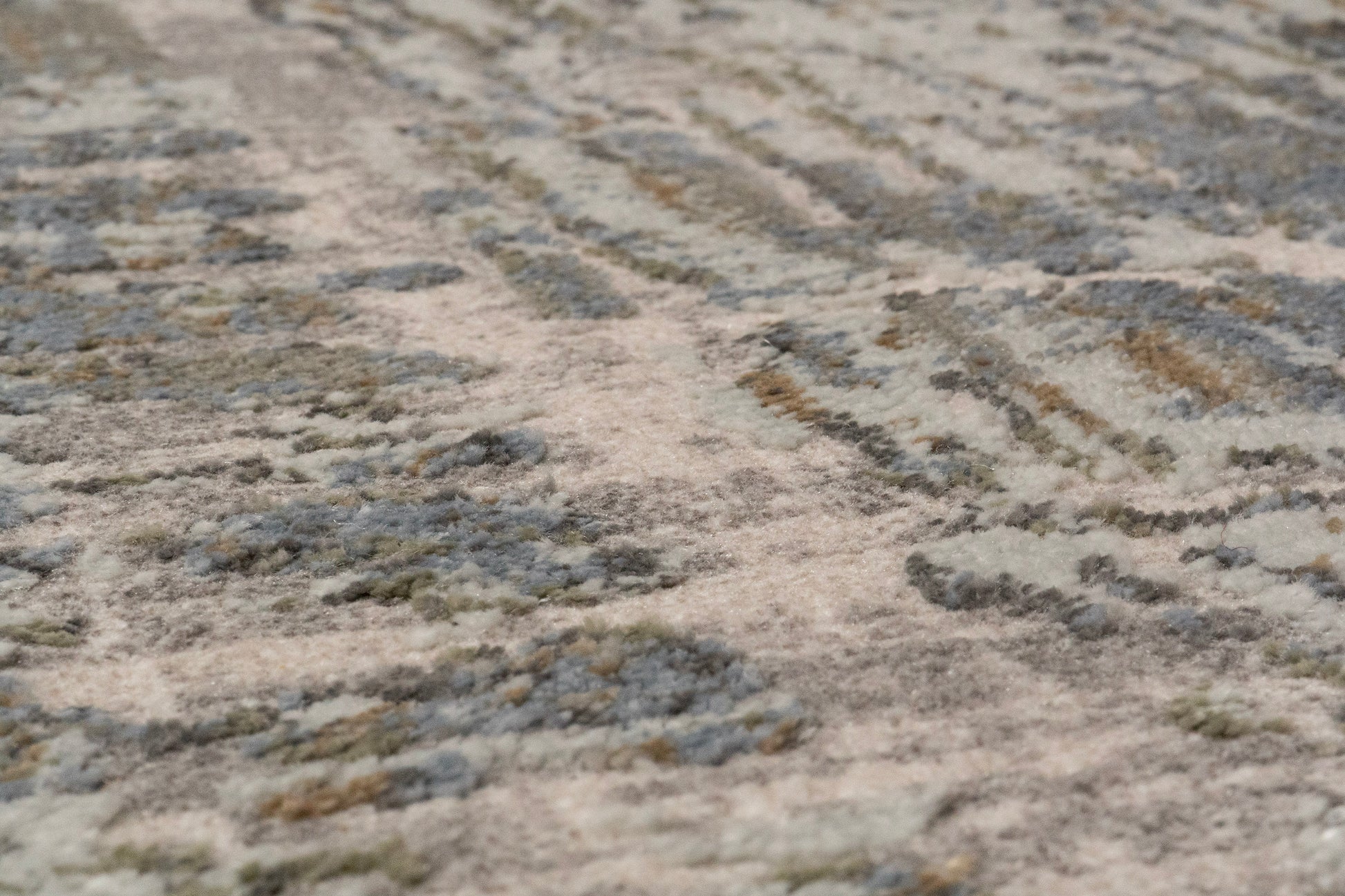 Castilla Modern Ivory/Grey Distressed Medium Pile Rug