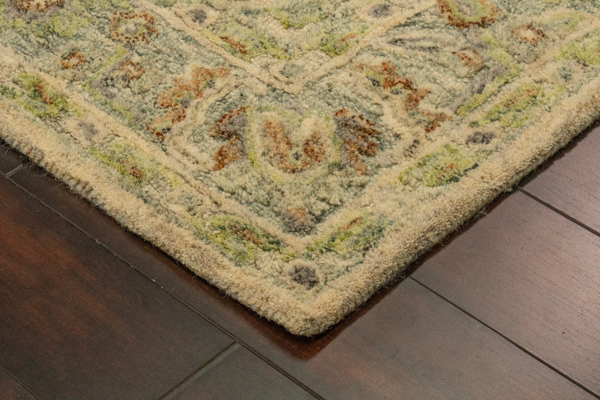Daisy Traditional Beige/Multi Floral Medium Pile Rug
