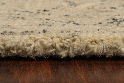 Daisy Traditional Ivory Floral Medium Pile Rug